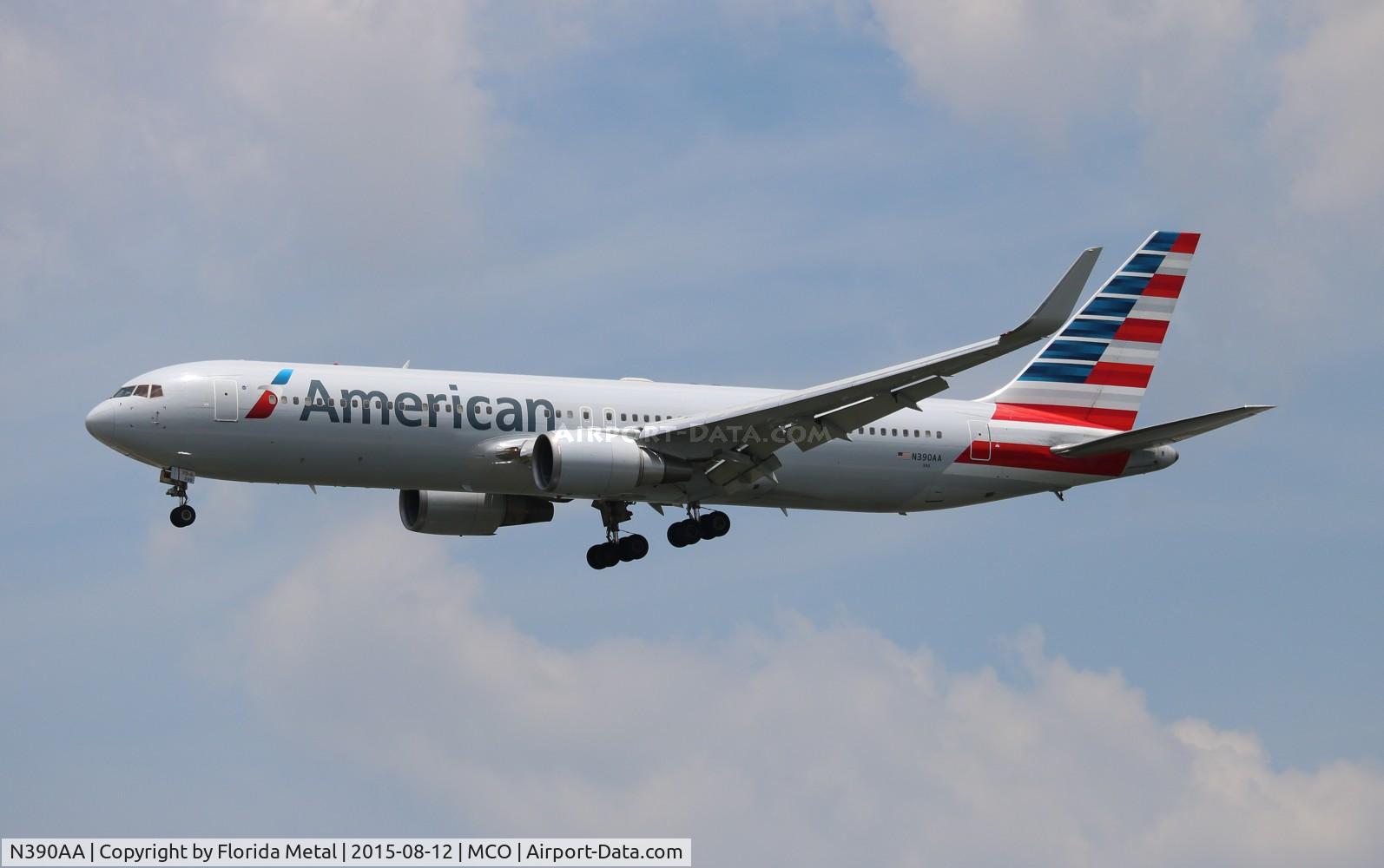 N390AA, 1995 Boeing 767-323 C/N 27450, American