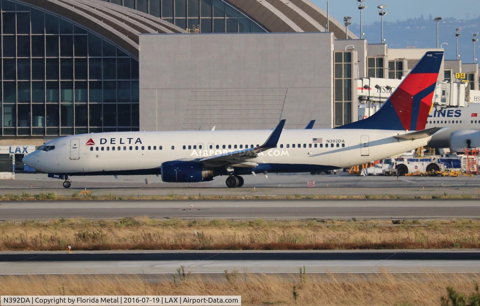 N392DA, 2000 Boeing 737-832 C/N 30561, Delta