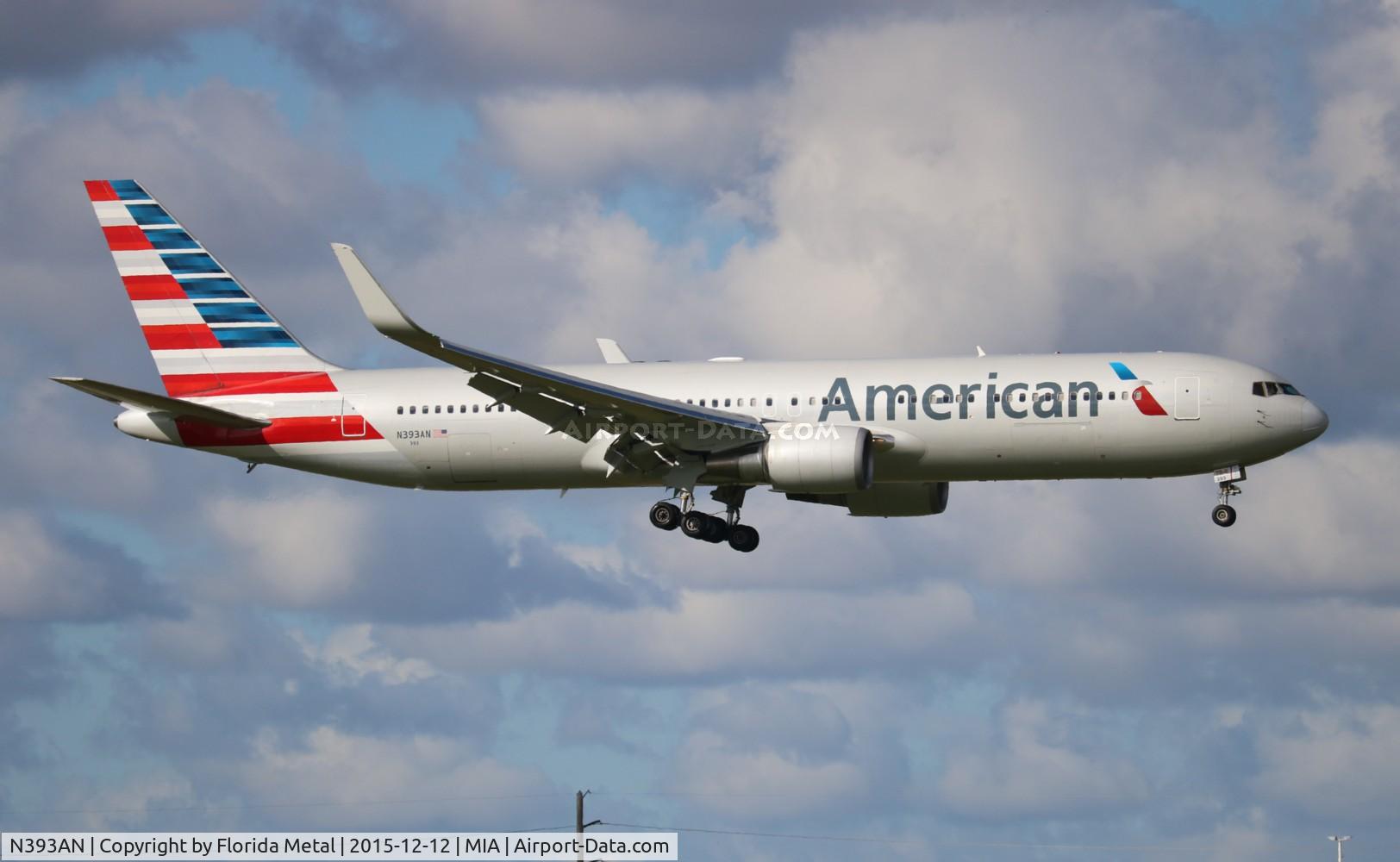 N393AN, 1998 Boeing 767-323 C/N 29430, American