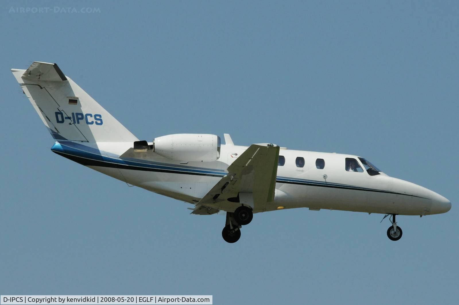 D-IPCS, 1998 Cessna 525 CitationJet C/N 525-0264, On finals to runway 06 at Farnborough.