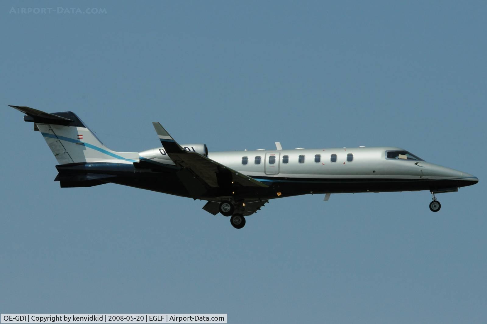 OE-GDI, Learjet 45 C/N 45-037, On finals to runway 06 at Farnborough.