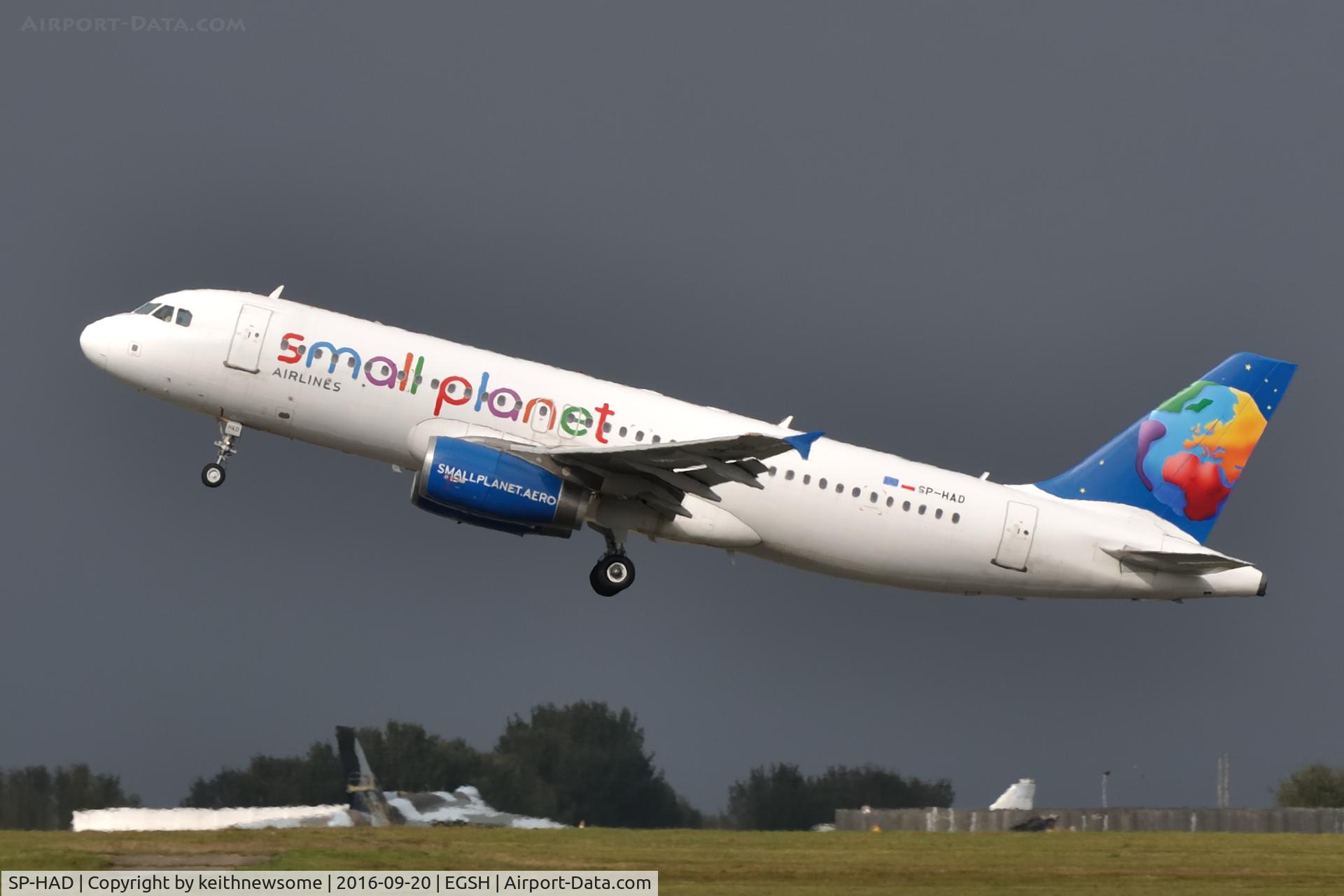 SP-HAD, 2003 Airbus A320-232 C/N 2016, Leaving Norwich.