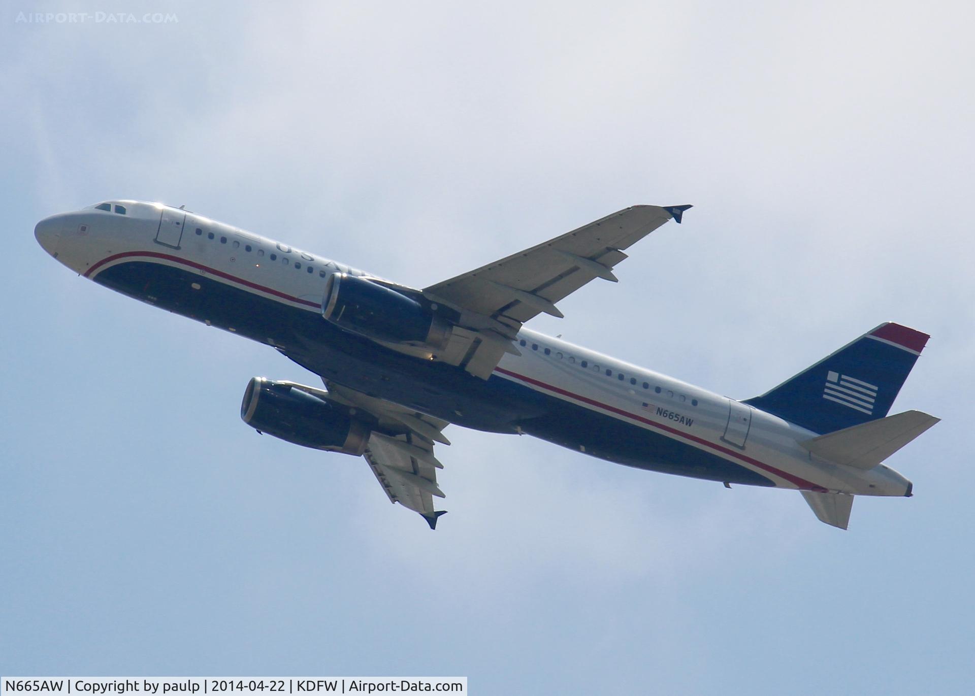 N665AW, 2001 Airbus A320-232 C/N 1644, At DFW.