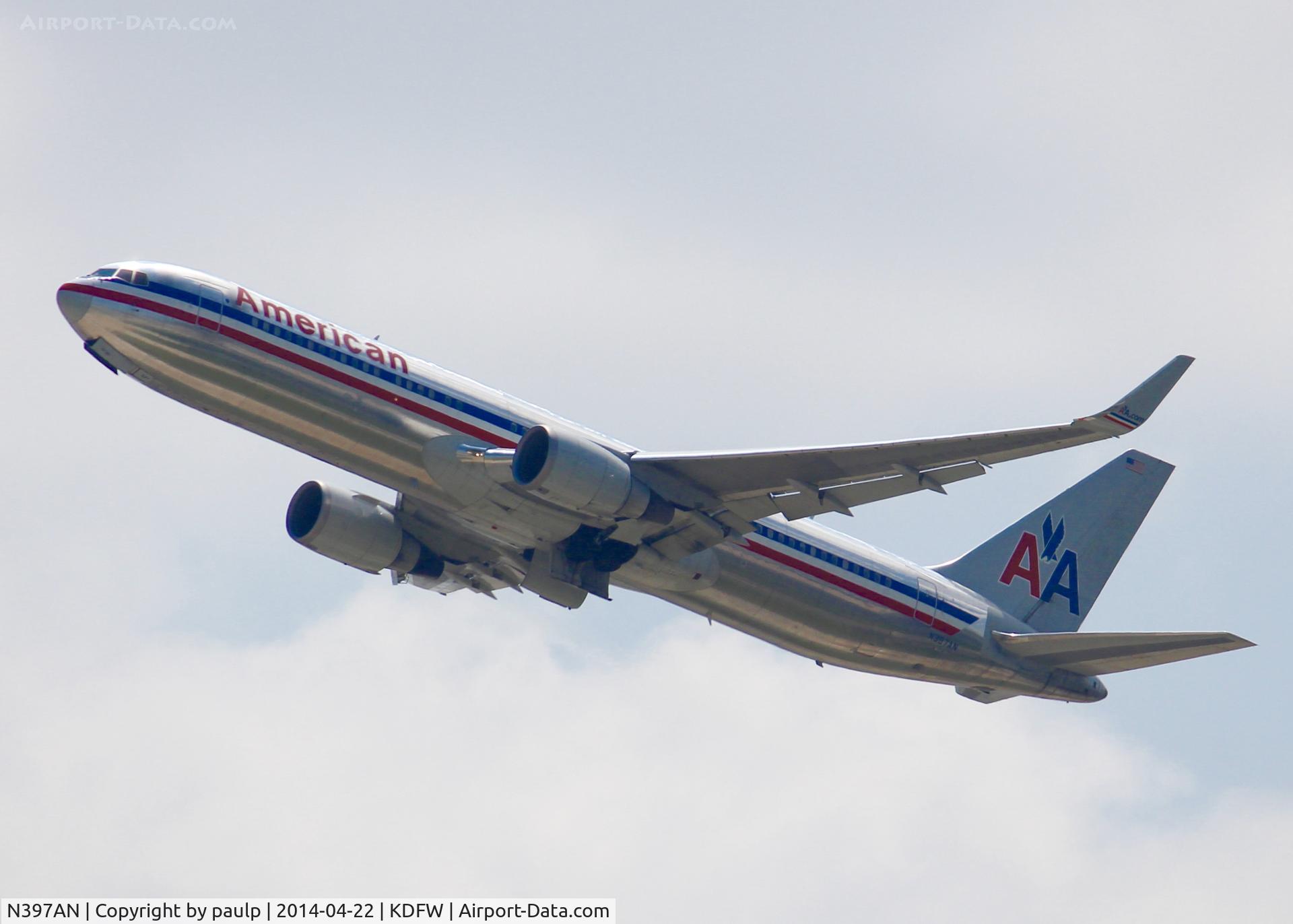 N397AN, 1999 Boeing 767-323/ER C/N 29604, At DFW.