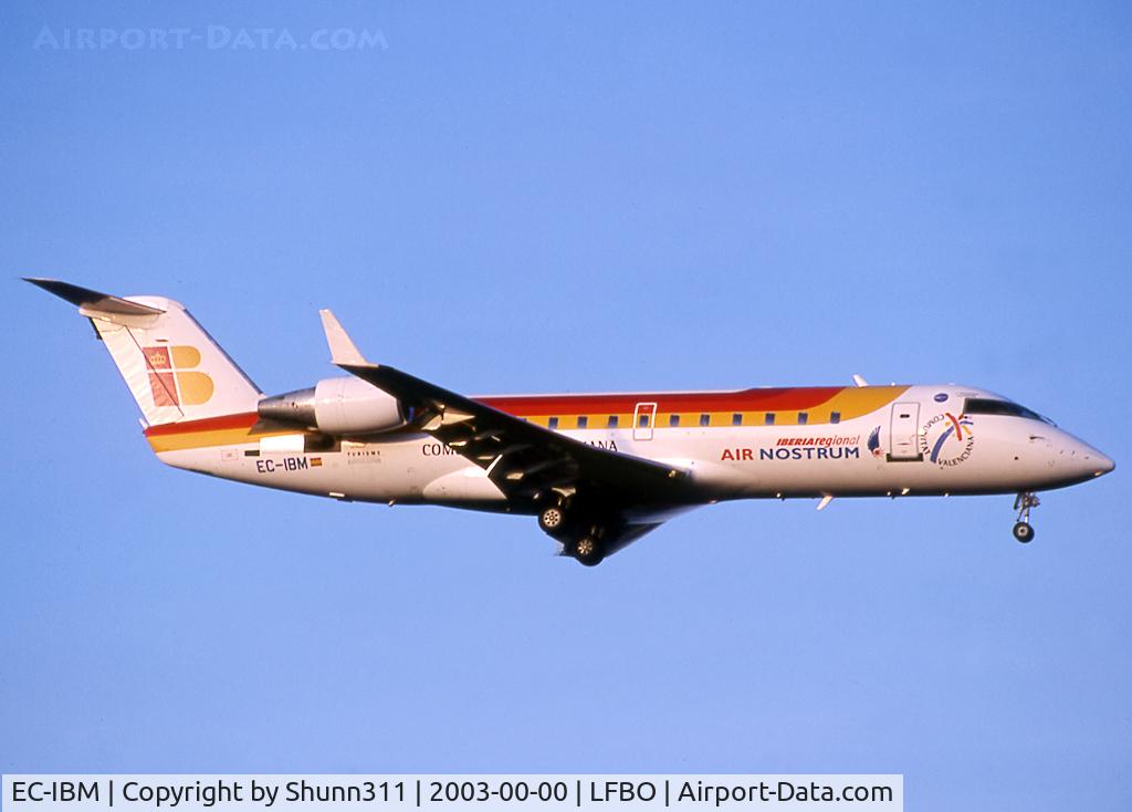 EC-IBM, 2001 Bombardier CRJ-200ER (CL-600-2B19) C/N 7591, Landing rwy 15R