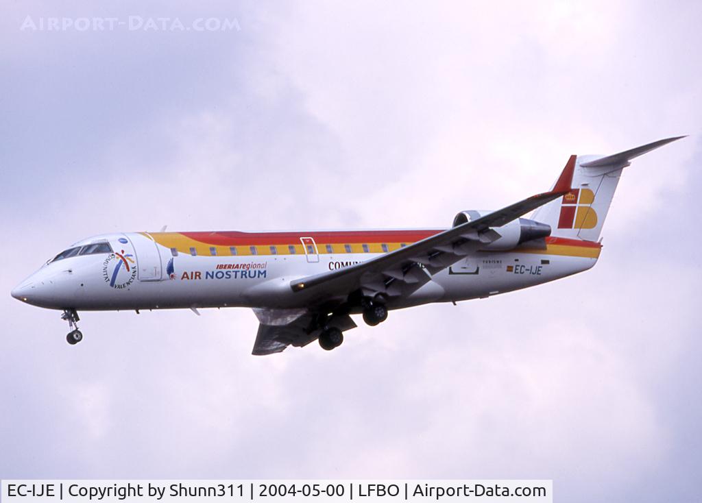 EC-IJE, 2002 Bombardier CRJ-200ER (CL-600-2B19) C/N 7700, Landing rwy 33L