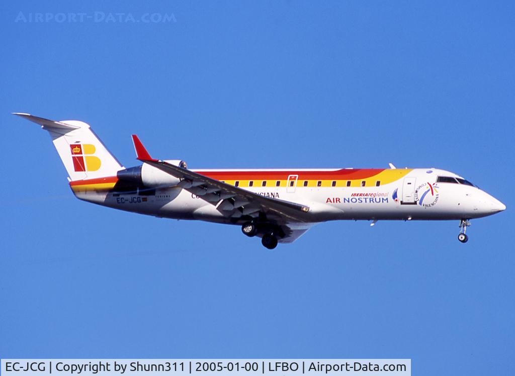 EC-JCG, 2004 Bombardier CRJ-200ER (CL-600-2B19) C/N 7973, Landing rwy 15R