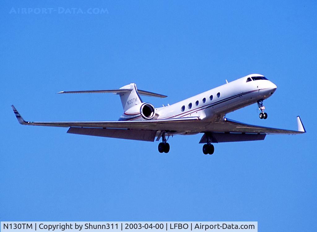 N130TM, 2001 Gulfstream Aerospace G-V C/N 660, Landing rwy 15R
