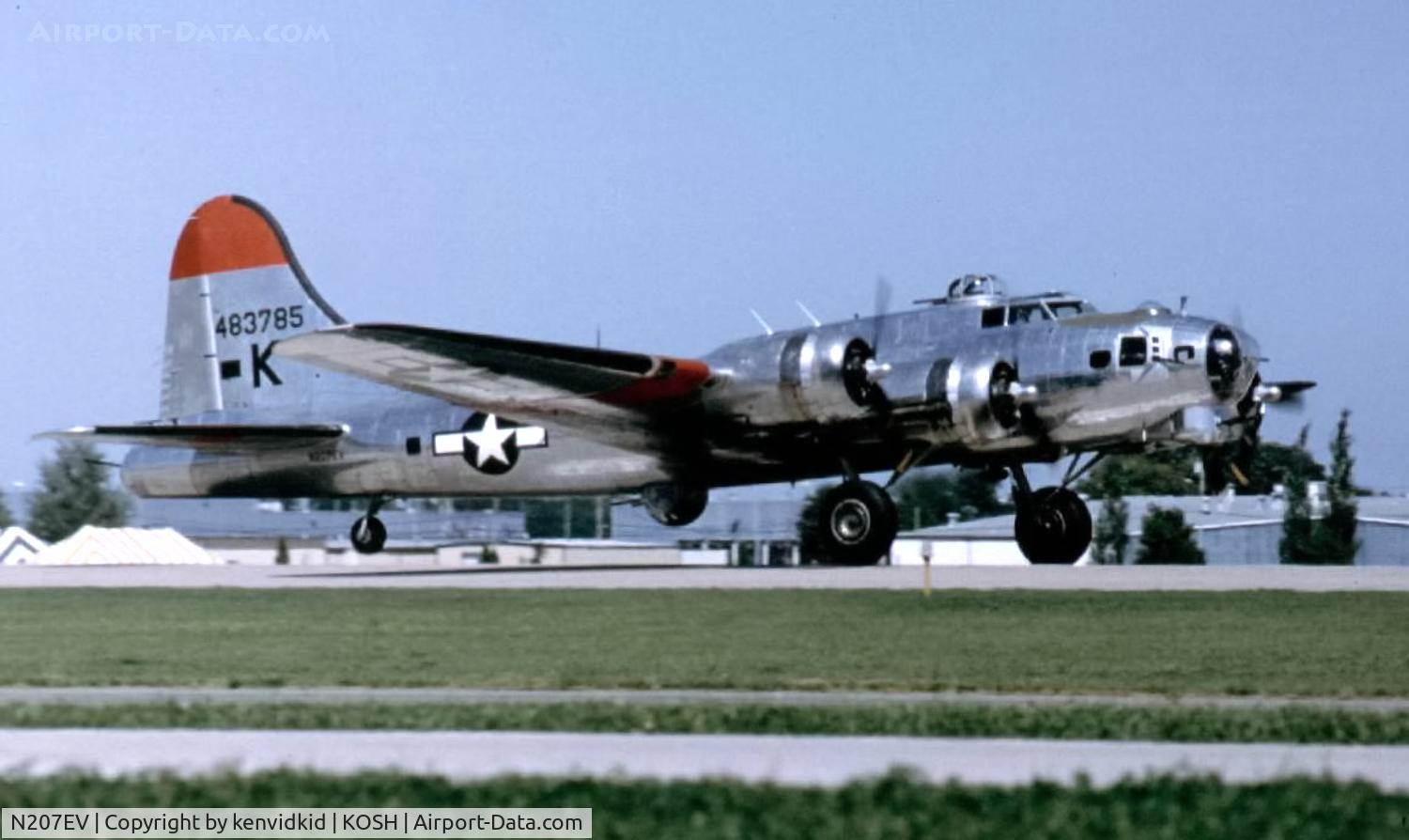 N207EV, 1944 Boeing B-17G Flying Fortress C/N 44-83785, At Air Adventure 1993 Oshkosh.