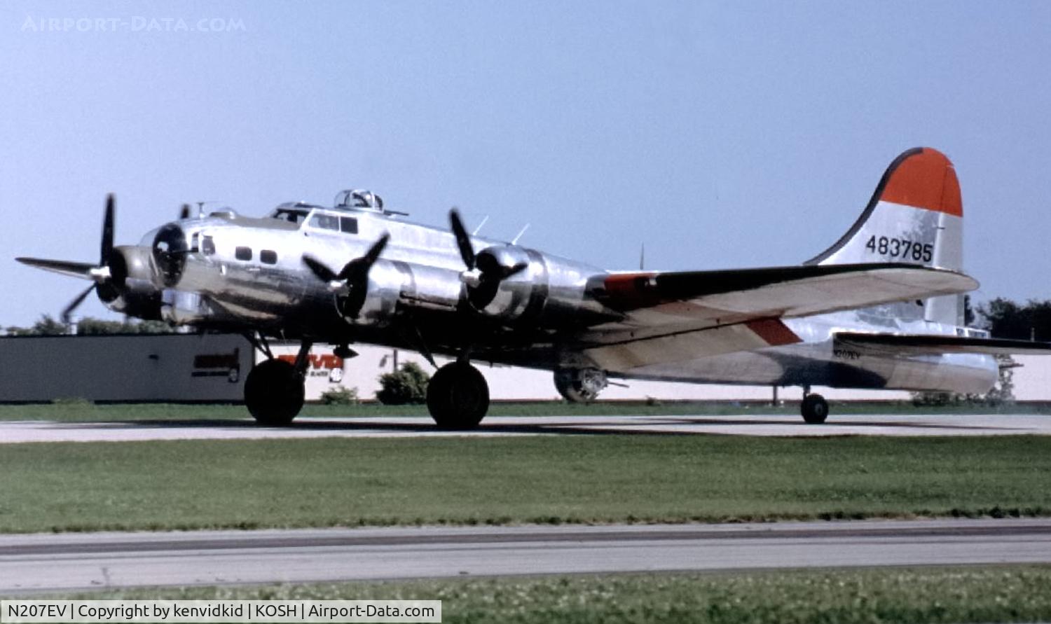 N207EV, 1944 Boeing B-17G Flying Fortress C/N 44-83785, At Air Adventure 1993 Oshkosh.