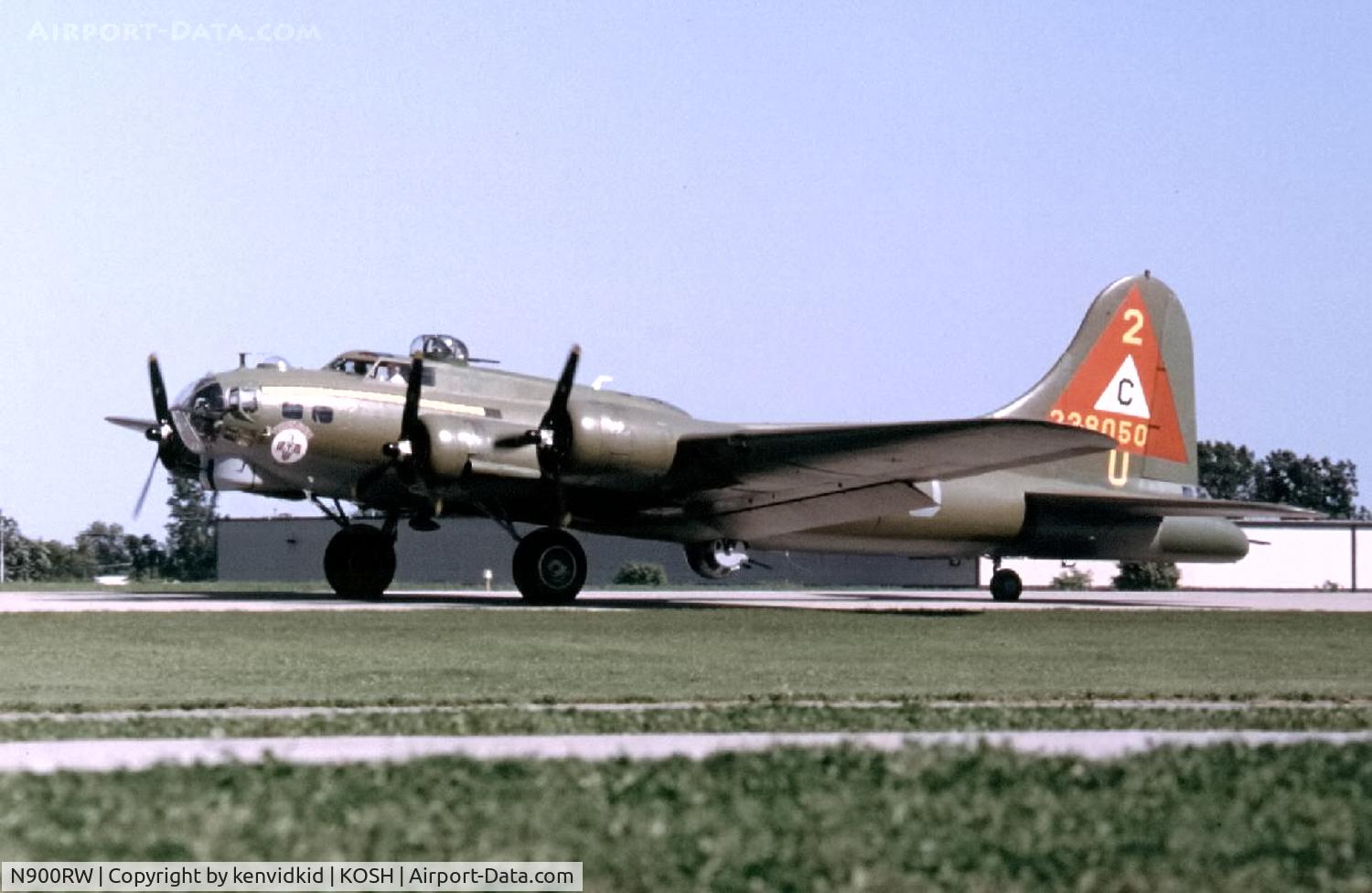 N900RW, 1944 Boeing B-17G Flying Fortress C/N 8627, At Air Adventure 1993 Oshkosh.