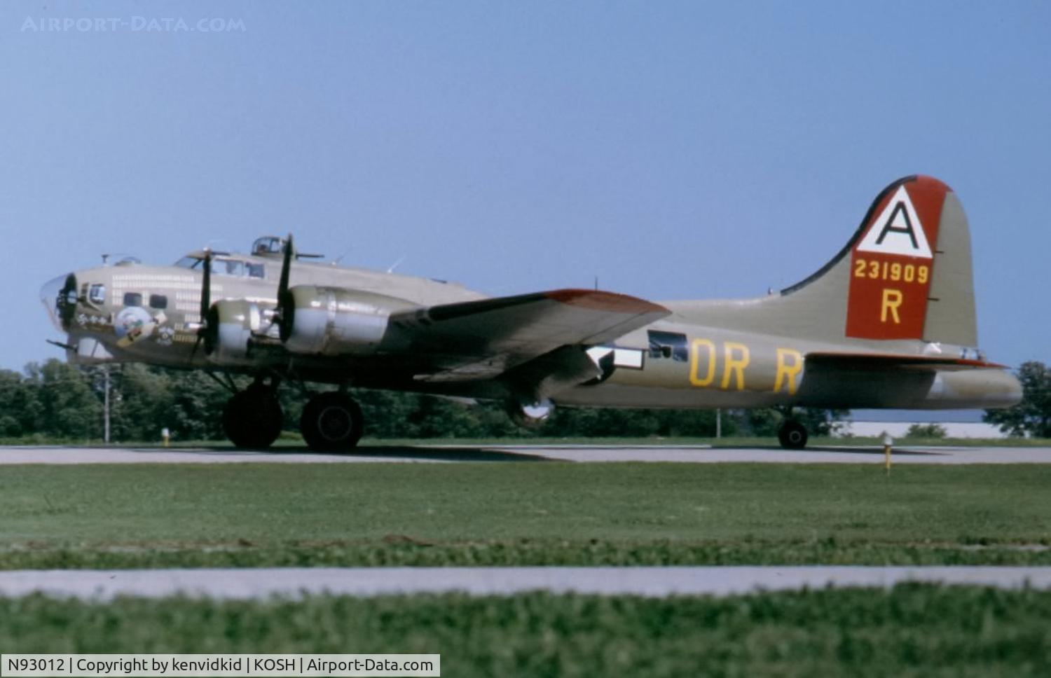 N93012, 1944 Boeing B-17G-30-BO Flying Fortress C/N 32264, At Air Adventure 1993 Oshkosh.