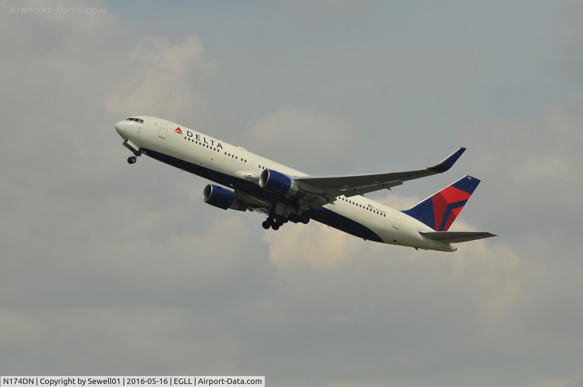 N174DN, 1990 Boeing 767-332 C/N 24802, Departing LHR