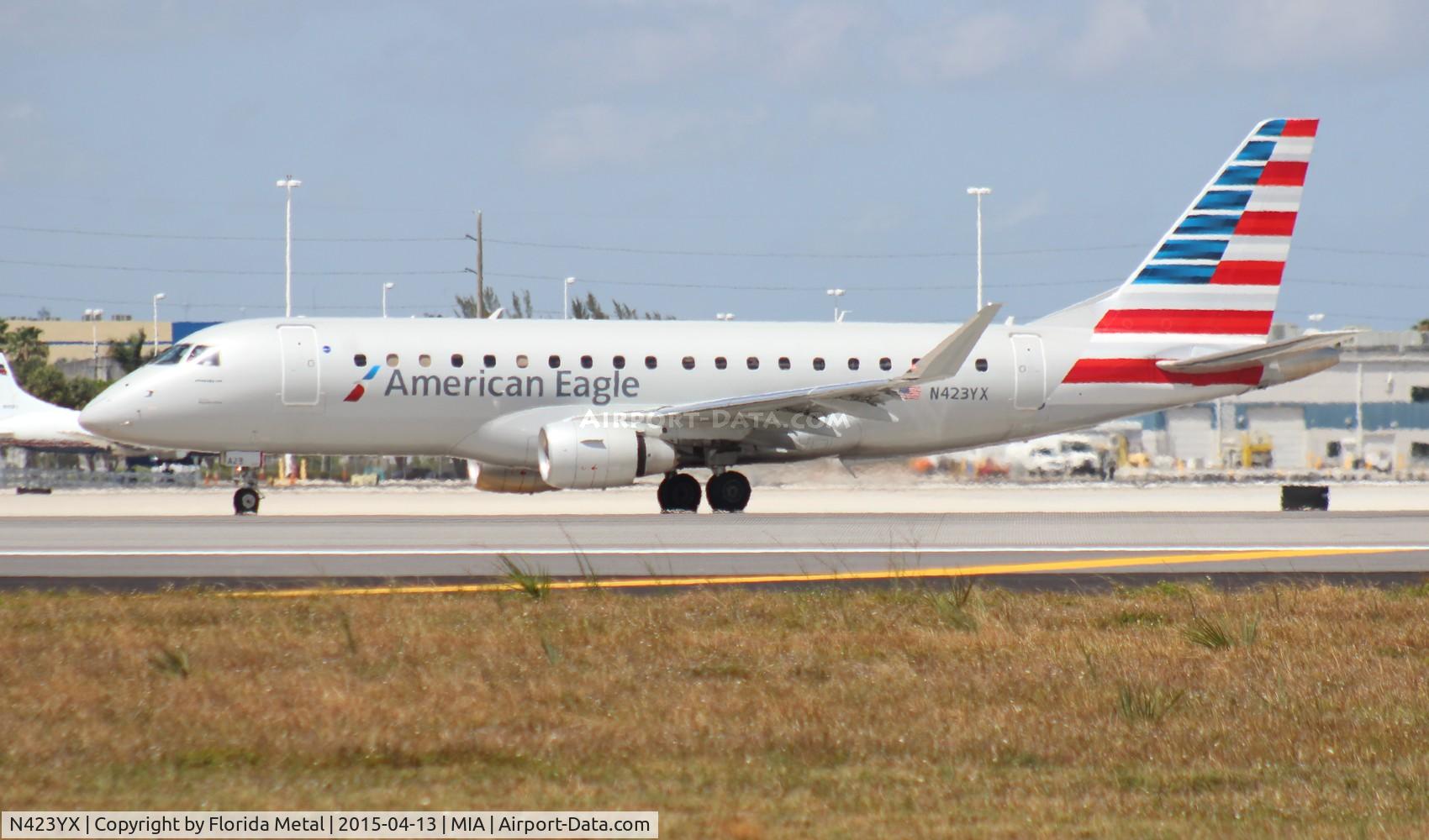 N423YX, 2014 Embraer 175LR (ERJ-170-200LR) C/N 17000392, American Eagle