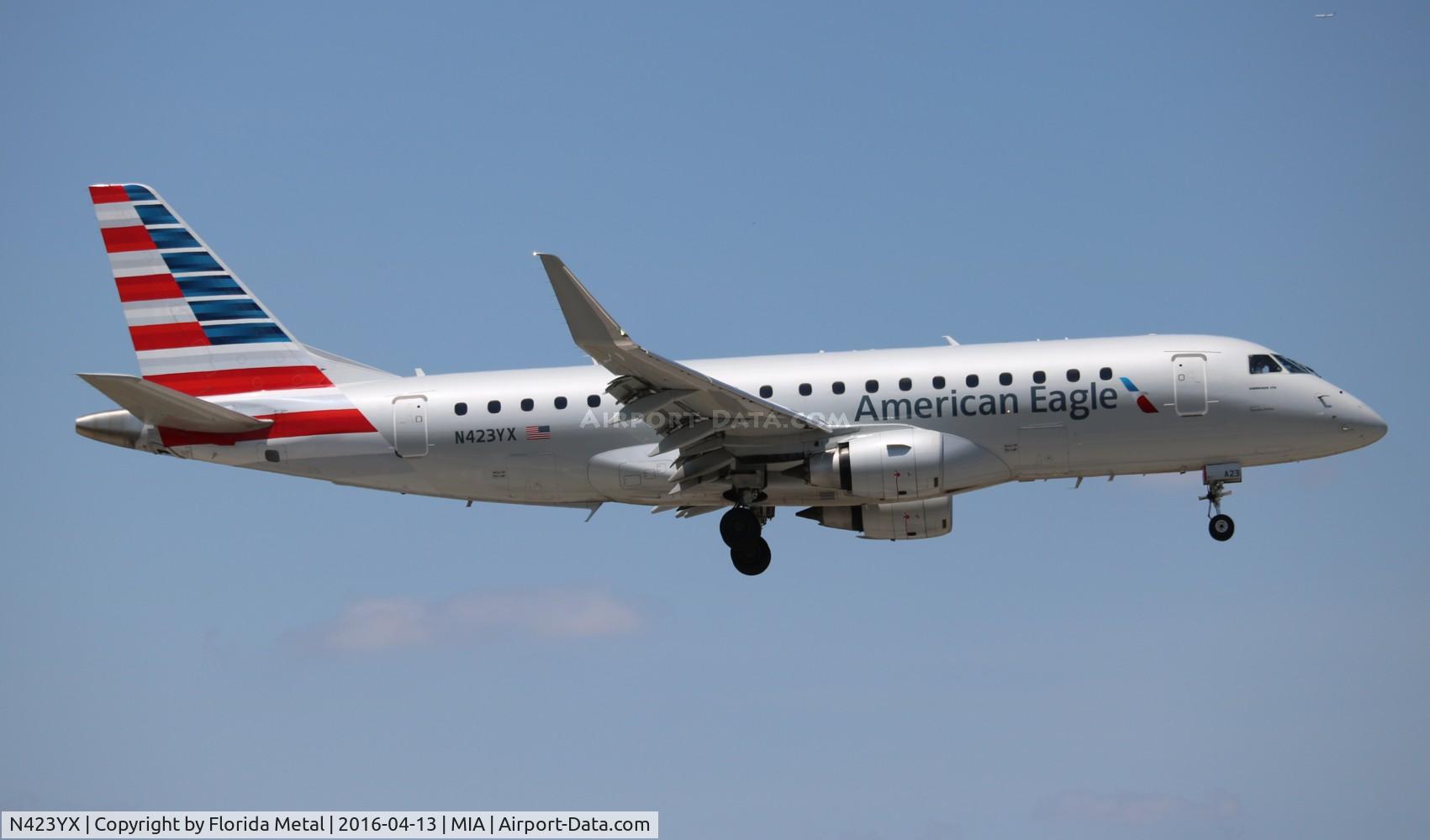 N423YX, 2014 Embraer 175LR (ERJ-170-200LR) C/N 17000392, American Eagle