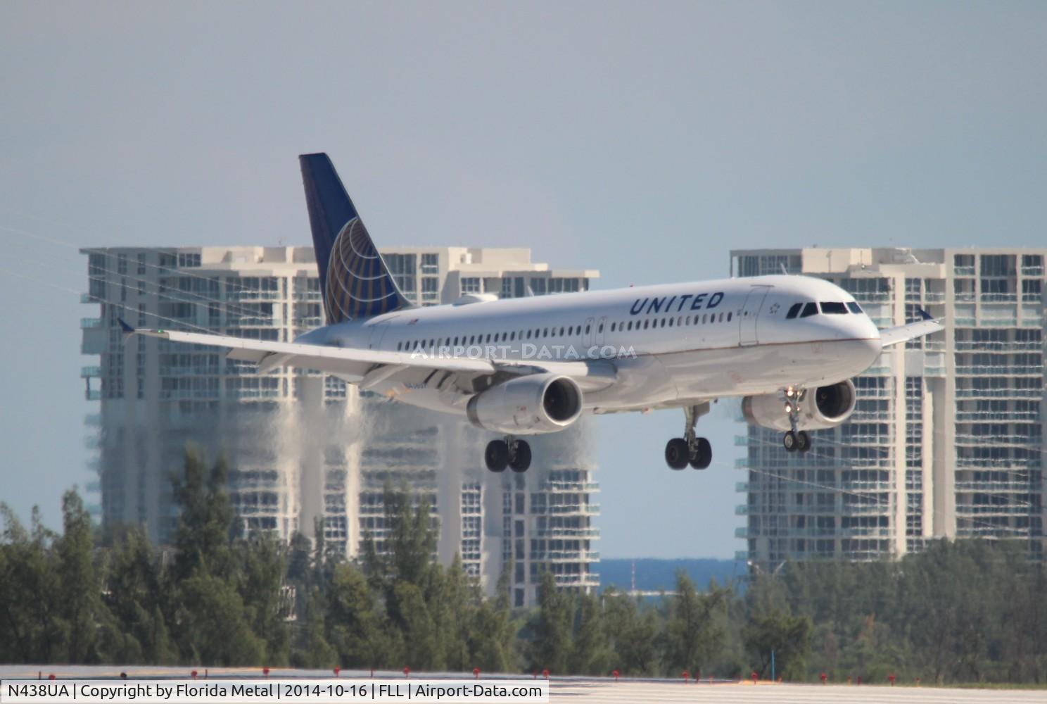 N438UA, 1997 Airbus A320-232 C/N 678, United