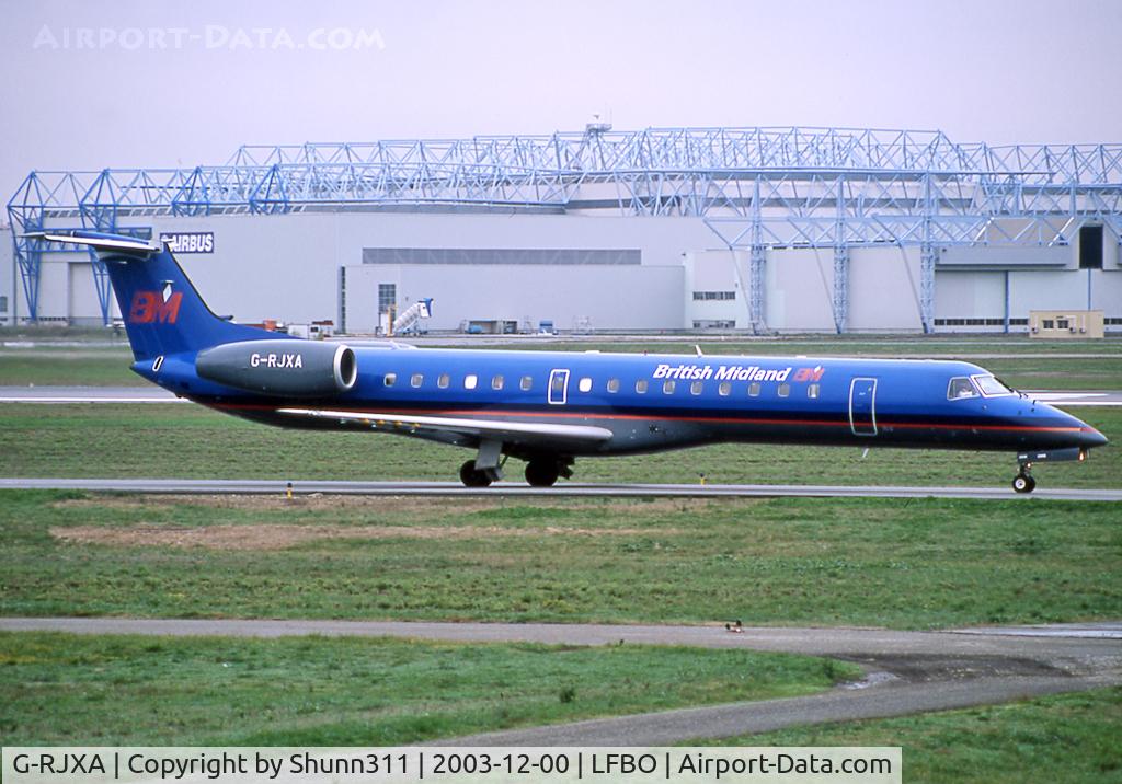G-RJXA, 1999 Embraer EMB-145EP (ERJ-145EP) C/N 145136, Taxiing holding point rwy 15L for departure... old c/s