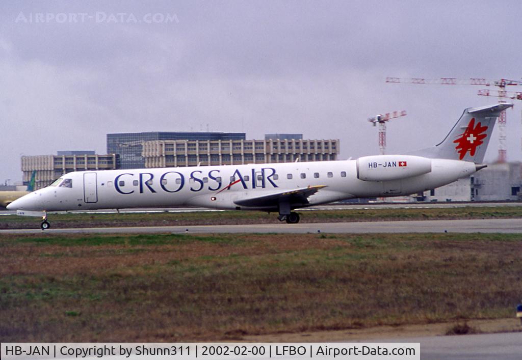 HB-JAN, 2001 Embraer EMB-145LU (ERJ-145LU) C/N 145434, Taxiing holding point rwy 33R for departure...