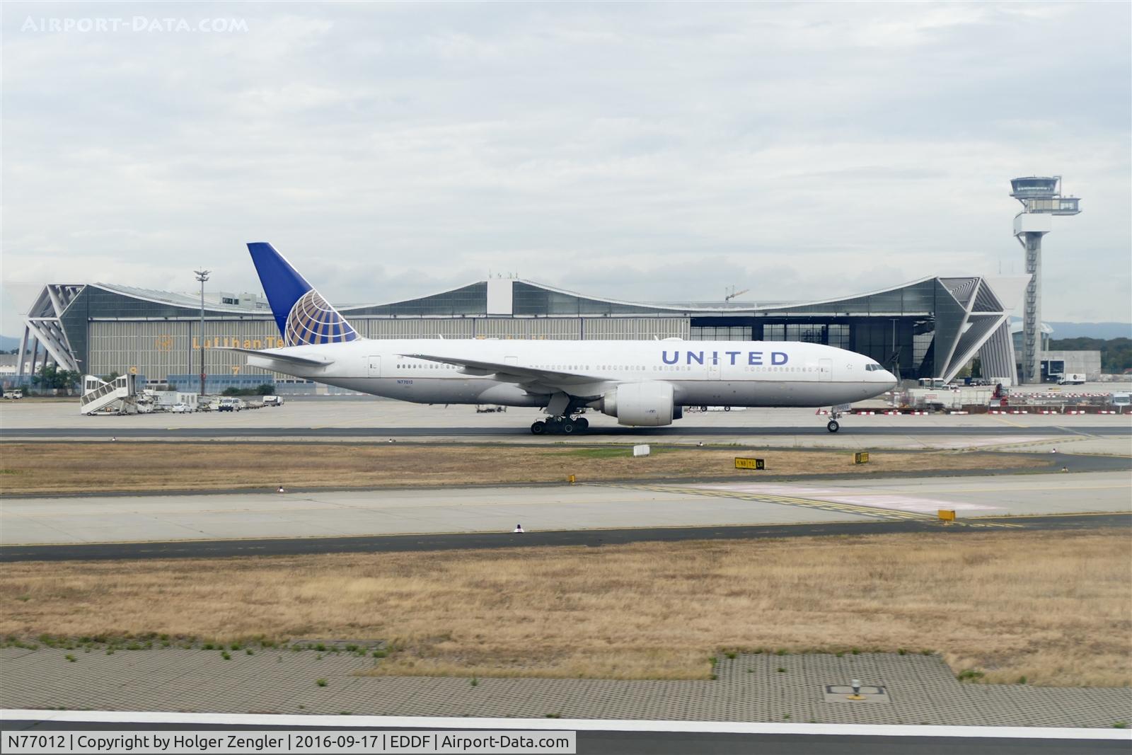 N77012, 1999 Boeing 777-224 C/N 29860, On taxi for flight home....