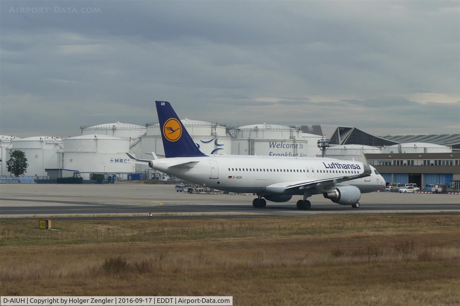D-AIUH, 2014 Airbus A320-214 C/N 6225, On taxi to departure...