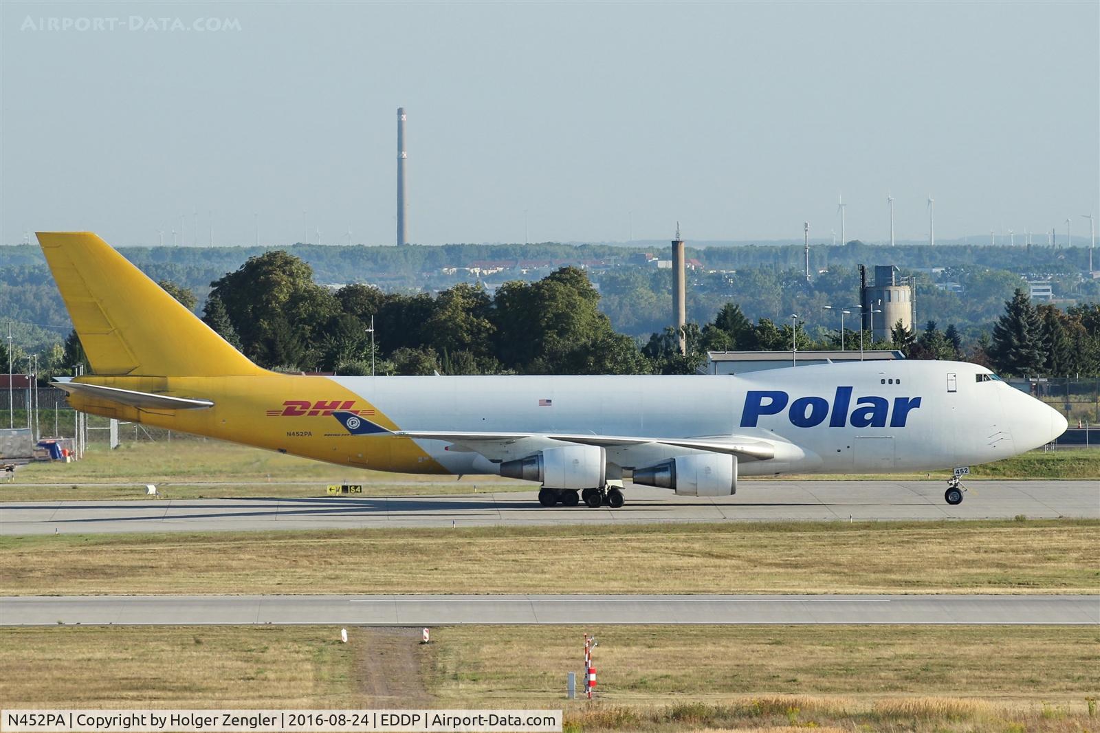 N452PA, 2000 Boeing 747-46NF C/N 30810, On taxi to apron 2....