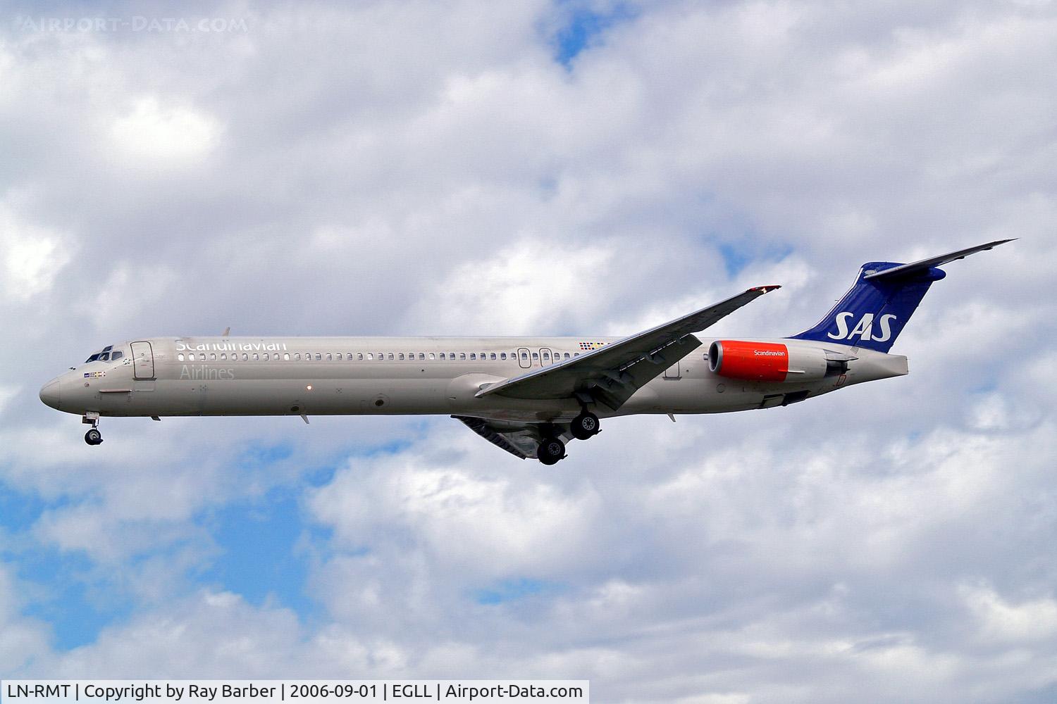 LN-RMT, 1991 McDonnell Douglas MD-82 (DC-9-82) C/N 53001, McDonnell Douglas DC-9-82 [53001] (SAS Scandinavian Airlines) Heathrow~G 01/09/2006. On finals 27L.