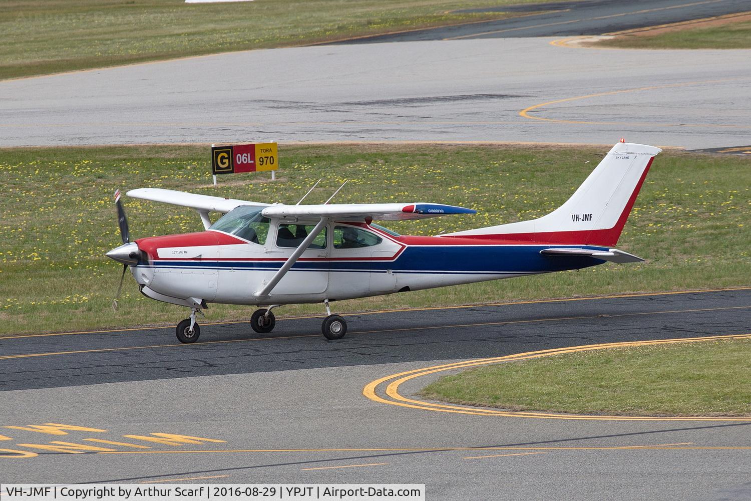 VH-JMF, 1978 Cessna R182 Skylane RG C/N R18200125, Jandakot WA