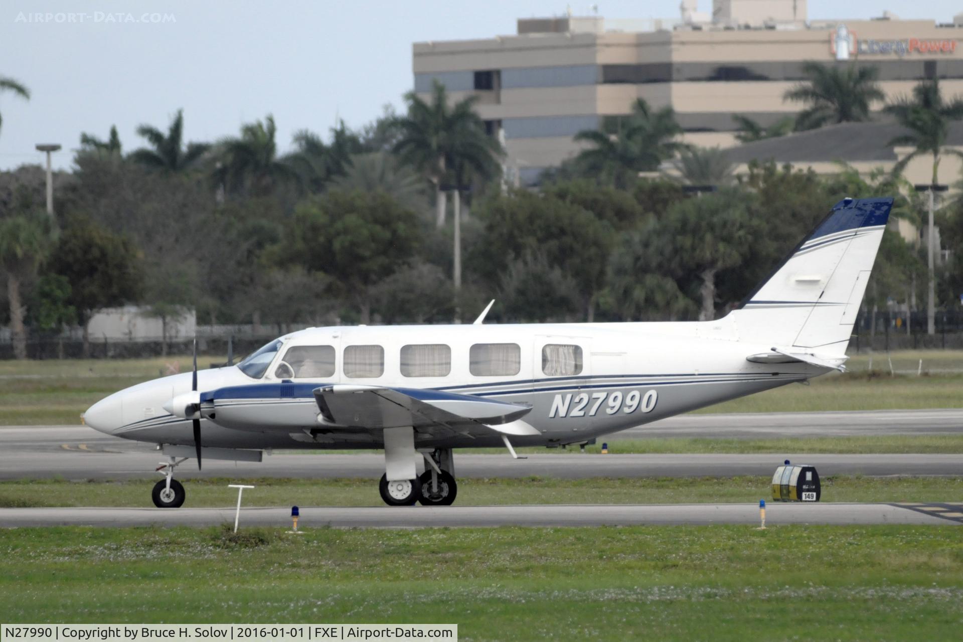 N27990, 1979 Piper PA-31-350 Chieftain C/N 31-7952079, ready for departure on runway 9