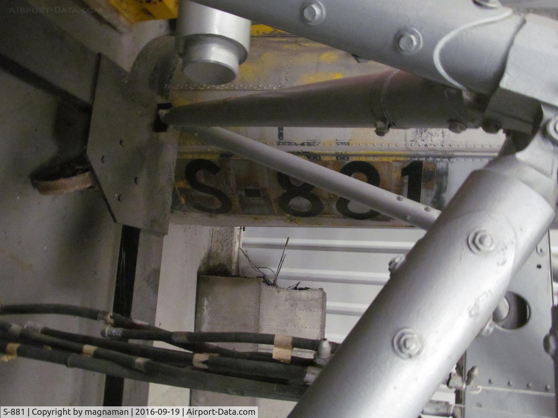 S-881, Sikorsky S-55C C/N 55-1014, boom inside museum - body out