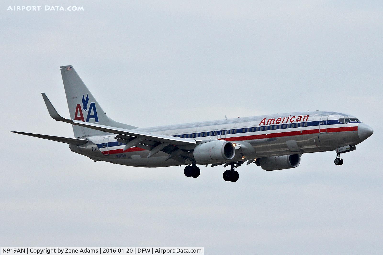 N919AN, 1999 Boeing 737-823 C/N 29520, American Airlines arriving at DFW Airport