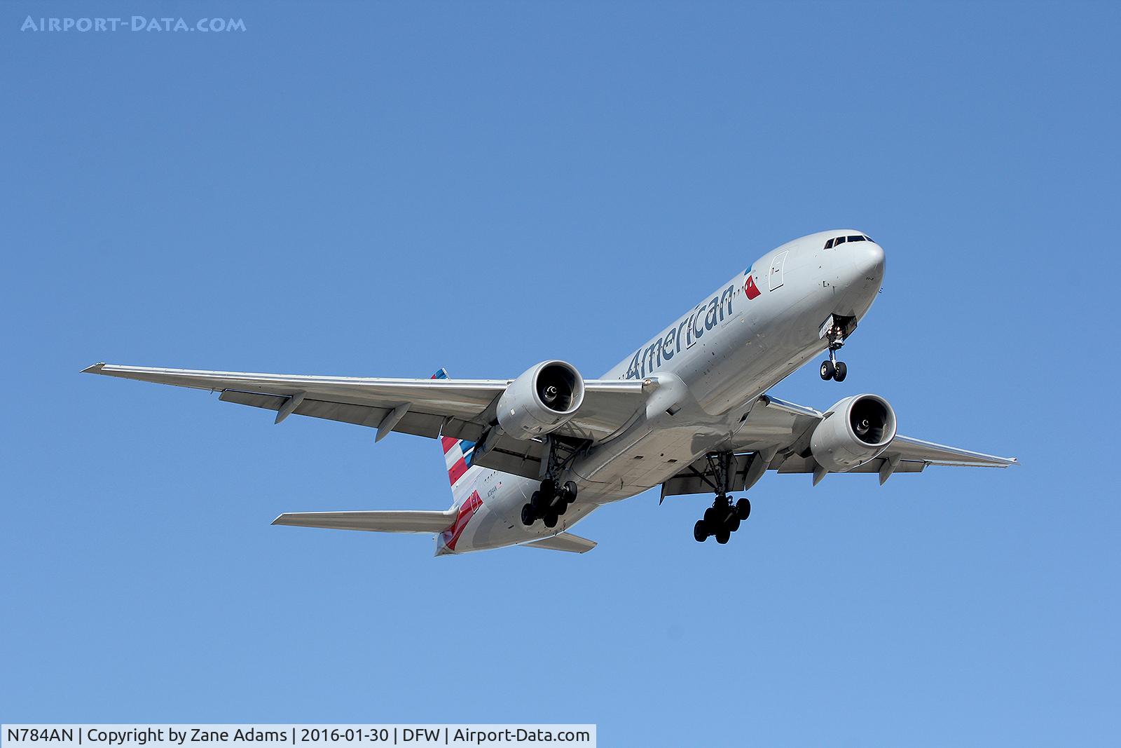 N784AN, 2000 Boeing 777-223 C/N 29588, American Airlines arriving at DFW Airport