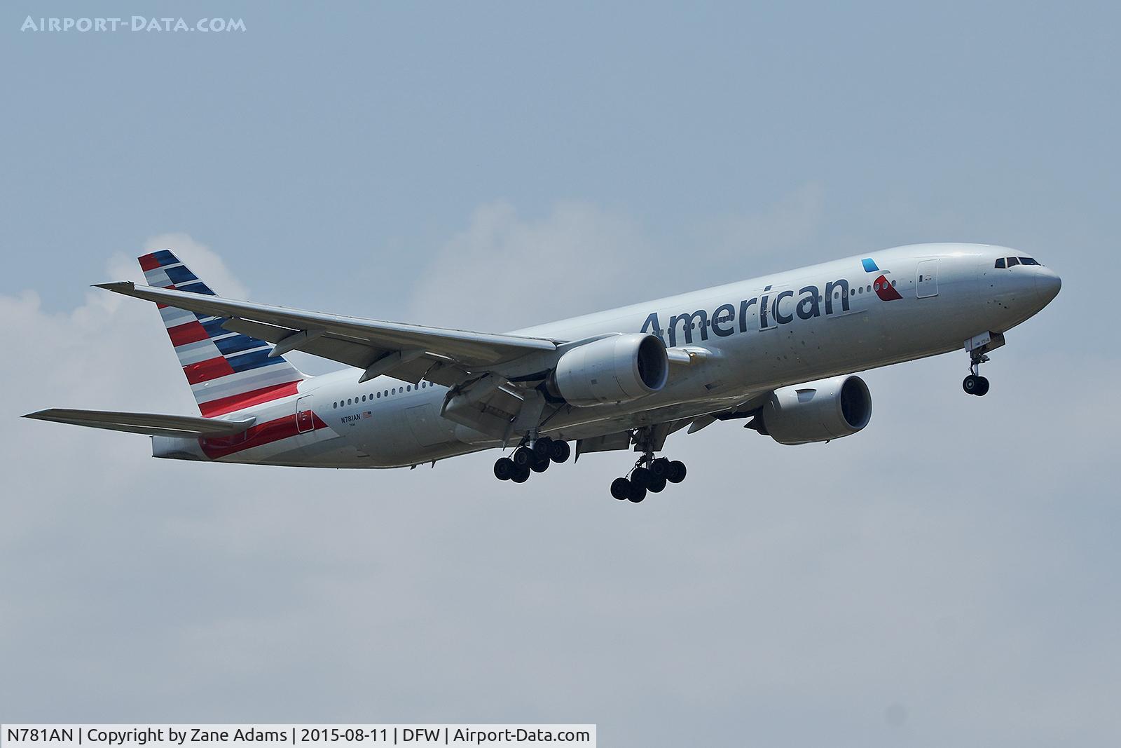 N781AN, 2000 Boeing 777-223 C/N 29586, American Airlines arriving at DFW Airport