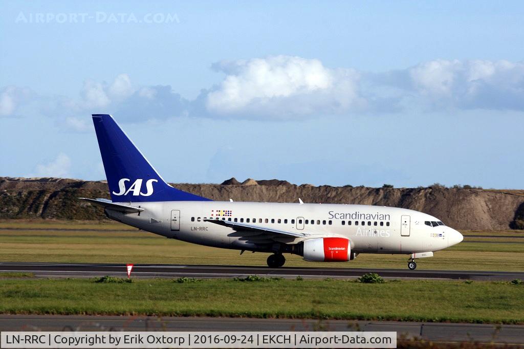 LN-RRC, 1999 Boeing 737-683 C/N 28300, LN-RRC taking off rw 22R