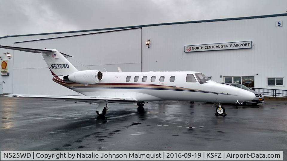 N525WD, Cessna 525A CitationJet CJ2 C/N 525A0107, A short stop in Rhode Island