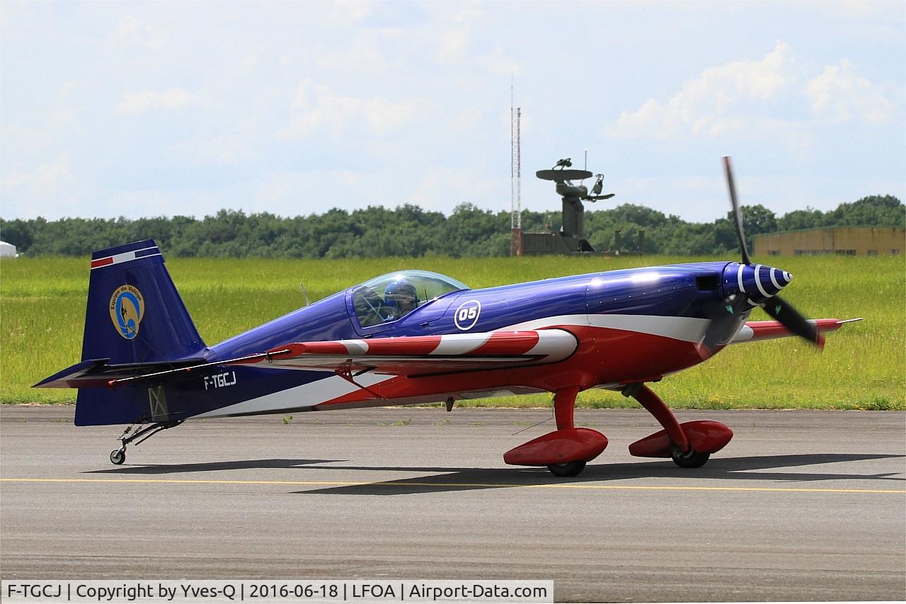 F-TGCJ, Extra EA-330SC C/N 05, Extra EA-330SC, Taxiing to holding point rwy 24, Avord Air Base 702 (LFOA) Open day 2016