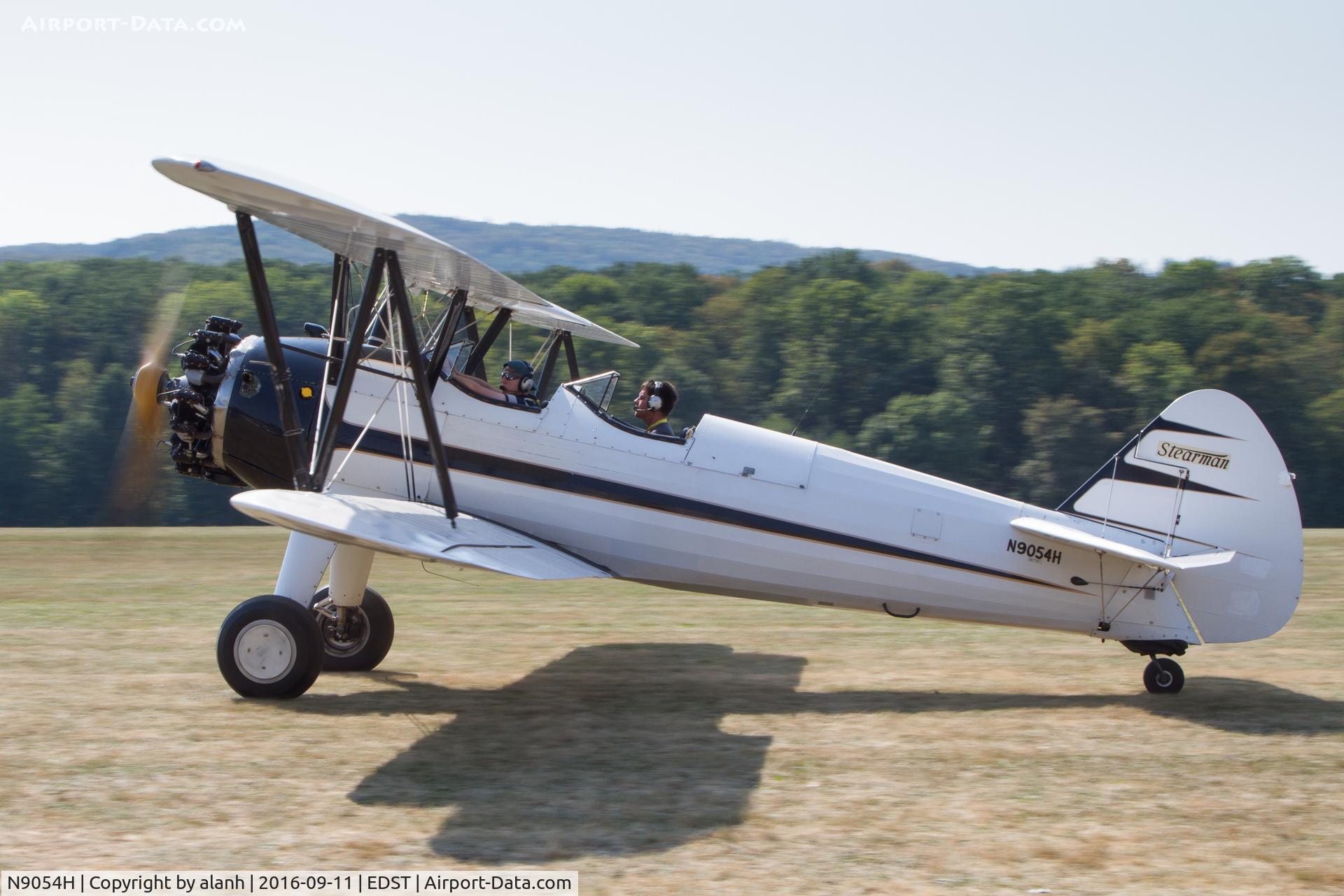 N9054H, 1943 Boeing E75 C/N 758778, Taxying for departure at the 2016 Hahnweide Oldtimer Fliegertreffen