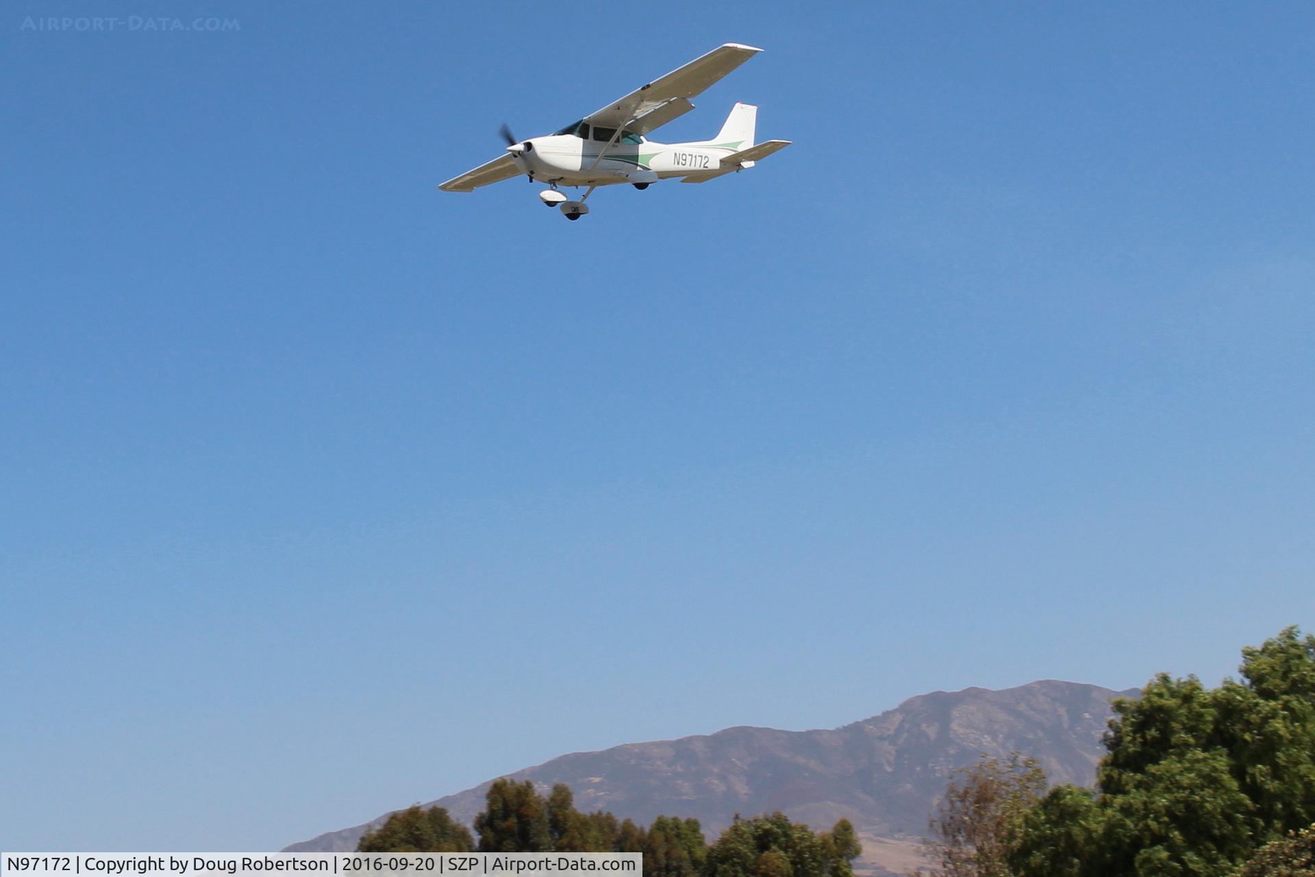 N97172, 1984 Cessna 172P C/N 17276162, 1984 Cessna 172P SKYHAWK, Lycoming O-320 D2J 160 Hp, on final Rwy 22