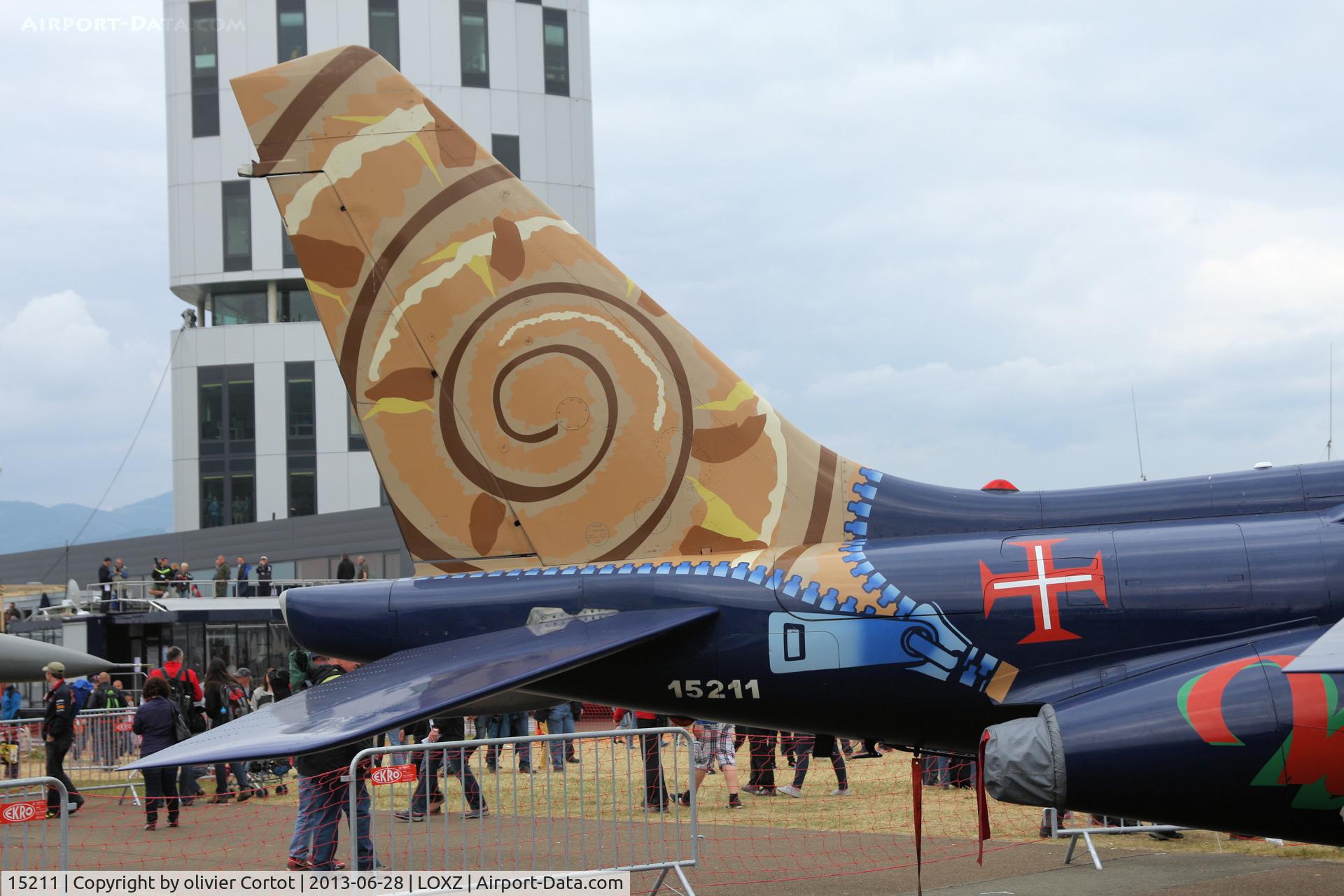 15211, Dassault-Dornier Alpha Jet A C/N 0037, tail art detail