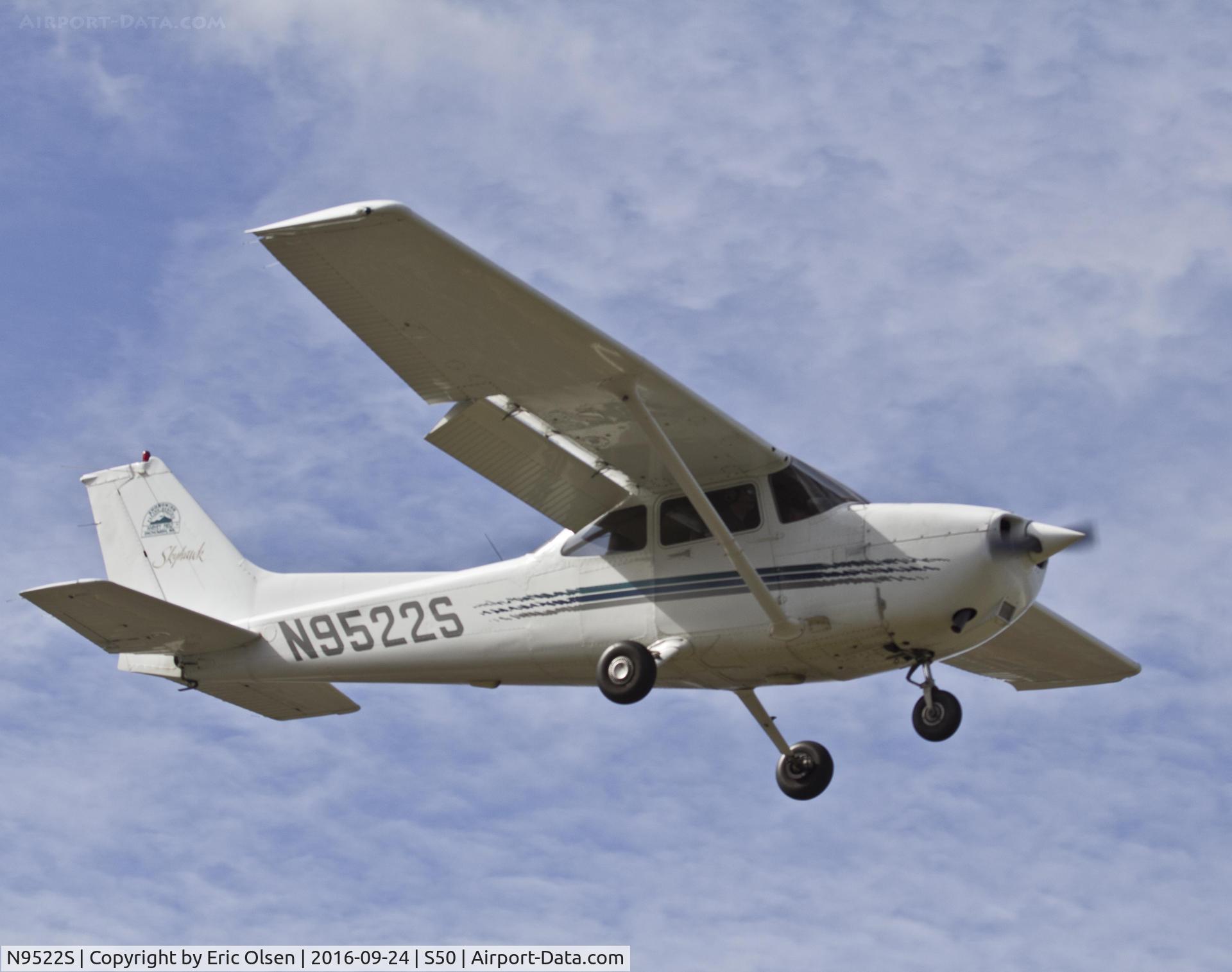 N9522S, 1998 Cessna 172R C/N 17280432, Cessna 172 on final for S50.
