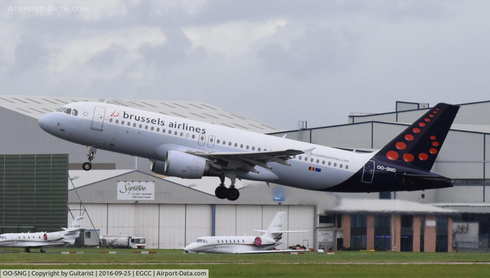 OO-SNG, 2002 Airbus A320-214 C/N 1885, At Manchester