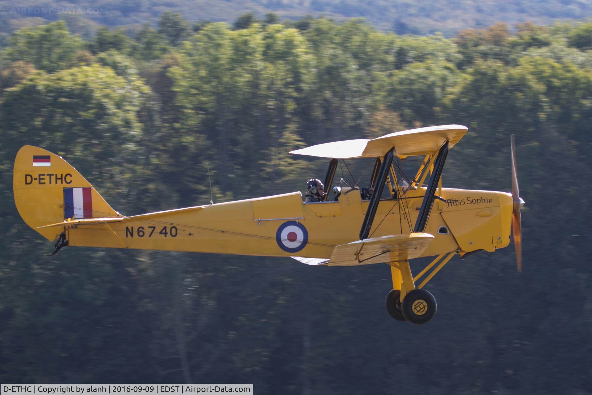 D-ETHC, 1939 De Havilland DH-82A Tiger Moth II C/N 82018, Arriving at the 2016 Hahnweide Oldtimer Fliegertreffen