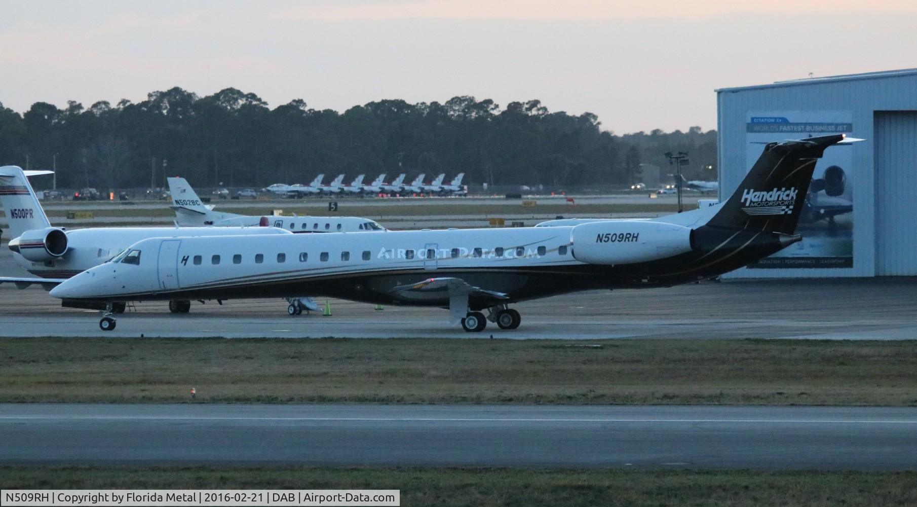 N509RH, 2001 Embraer EMB-145LR C/N 145517, NASCAR Hendrick Motorsports Racing Team at Daytona 500