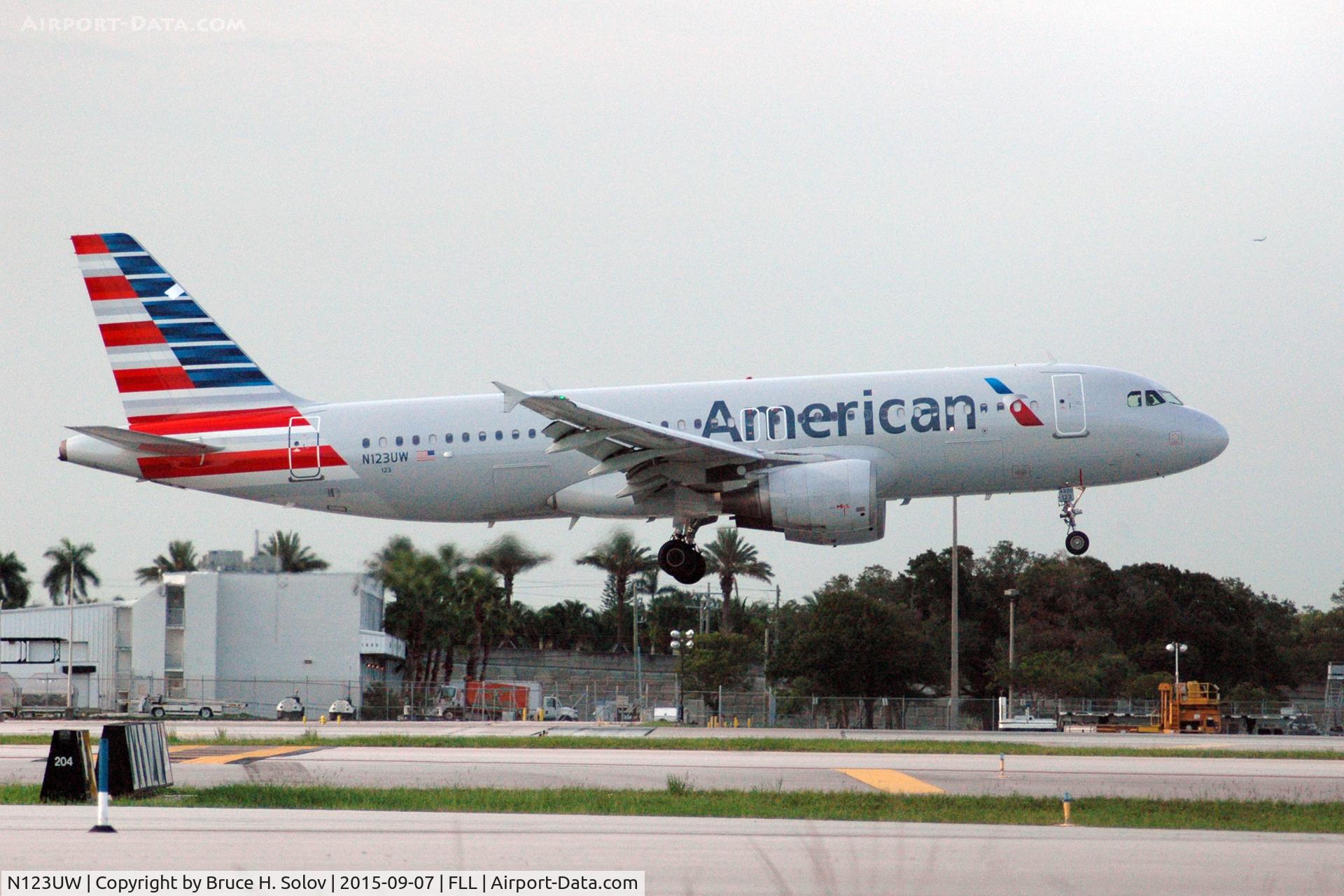 N123UW, 2000 Airbus A320-214 C/N 1310, landing at FLL