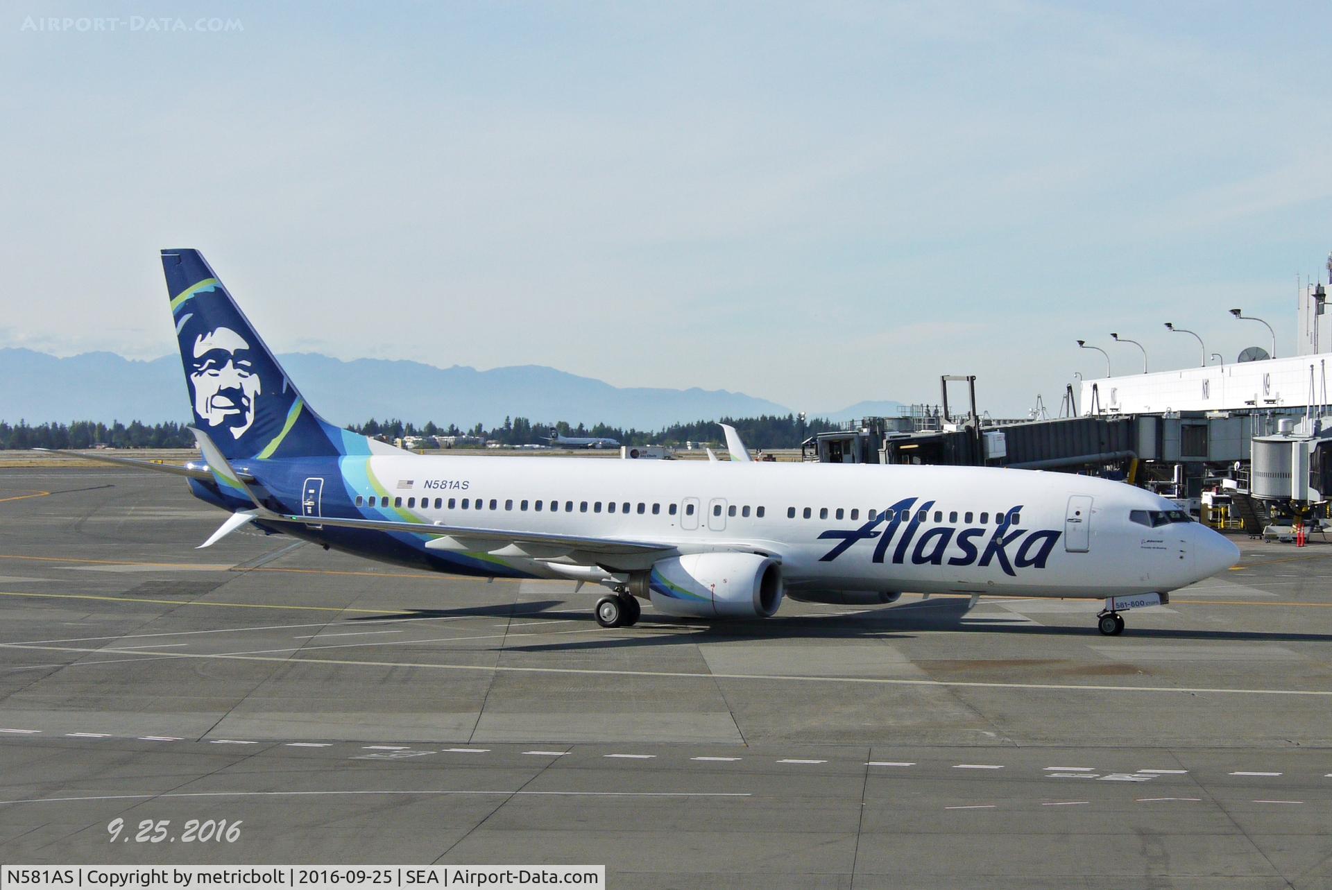 N581AS, 2007 Boeing 737-890 C/N 35188, In the latest livery.