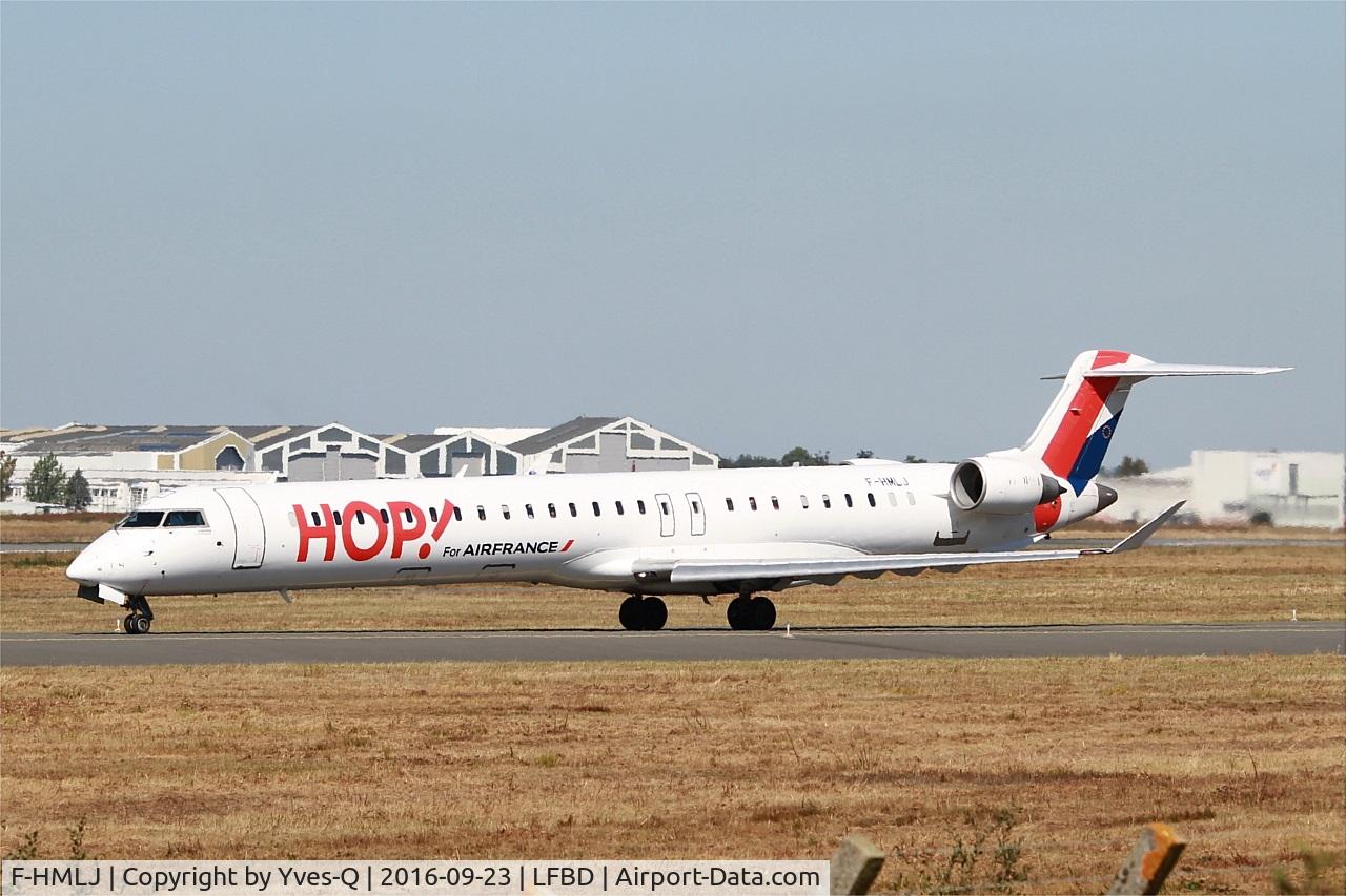 F-HMLJ, 2011 Bombardier CRJ-1000EL NG (CL-600-2E25) C/N 19015, Bombardier CRJ-1000EL NG, Taxiing to holding point Delta rwy 05, Bordeaux Mérignac airport (LFBD-BOD)