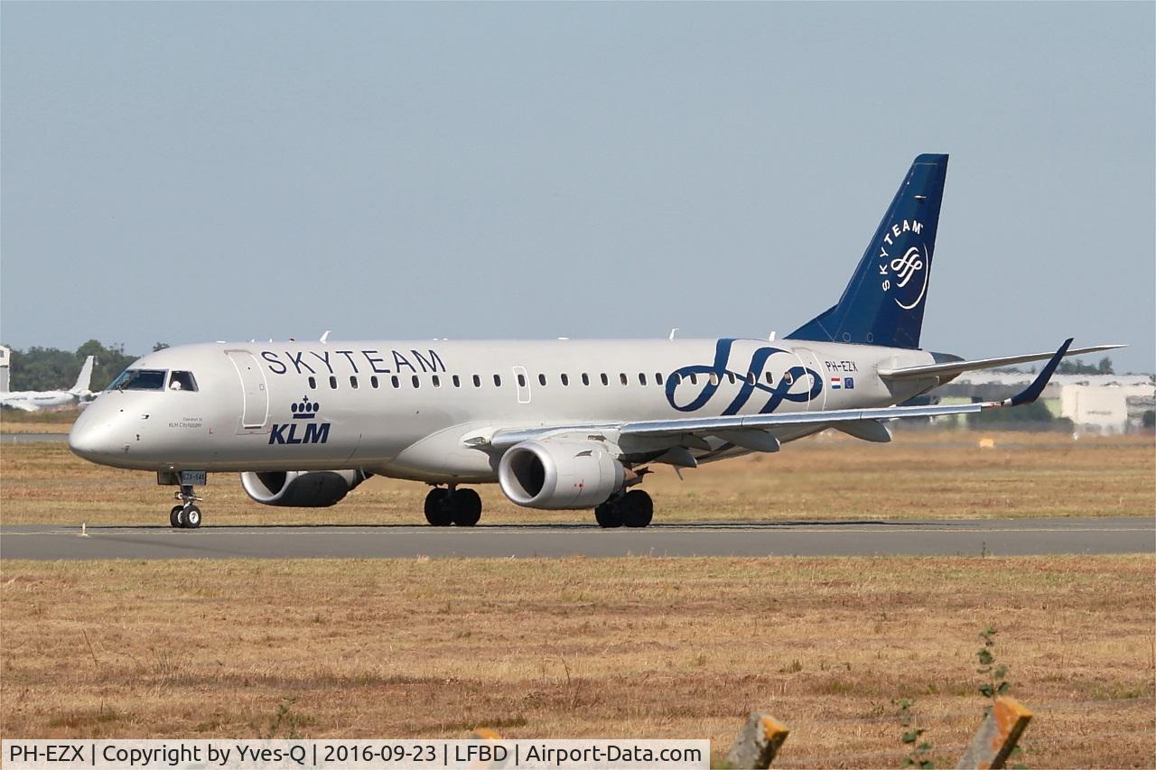PH-EZX, 2012 Embraer 190LR (ERJ-190-100LR) C/N 19000545, Embraer ERJ-190LR, Taxiing to holding point Delta rwy 05, Bordeaux Mérignac airport (LFBD-BOD)