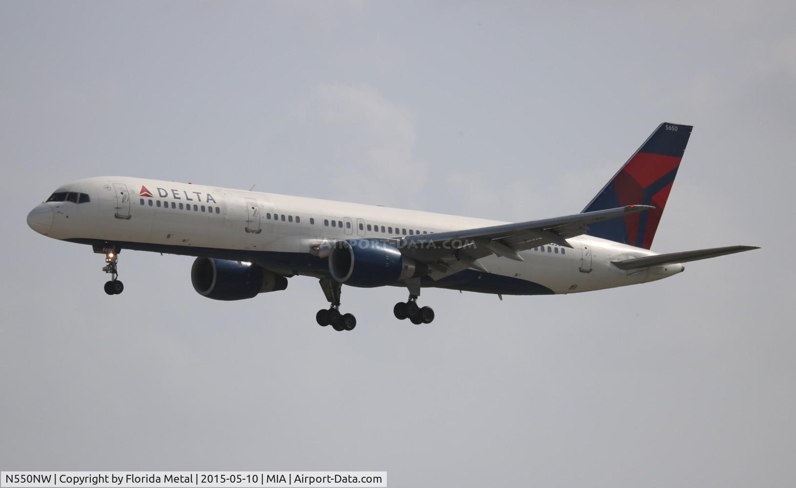N550NW, 2001 Boeing 757-251 C/N 26497, Delta