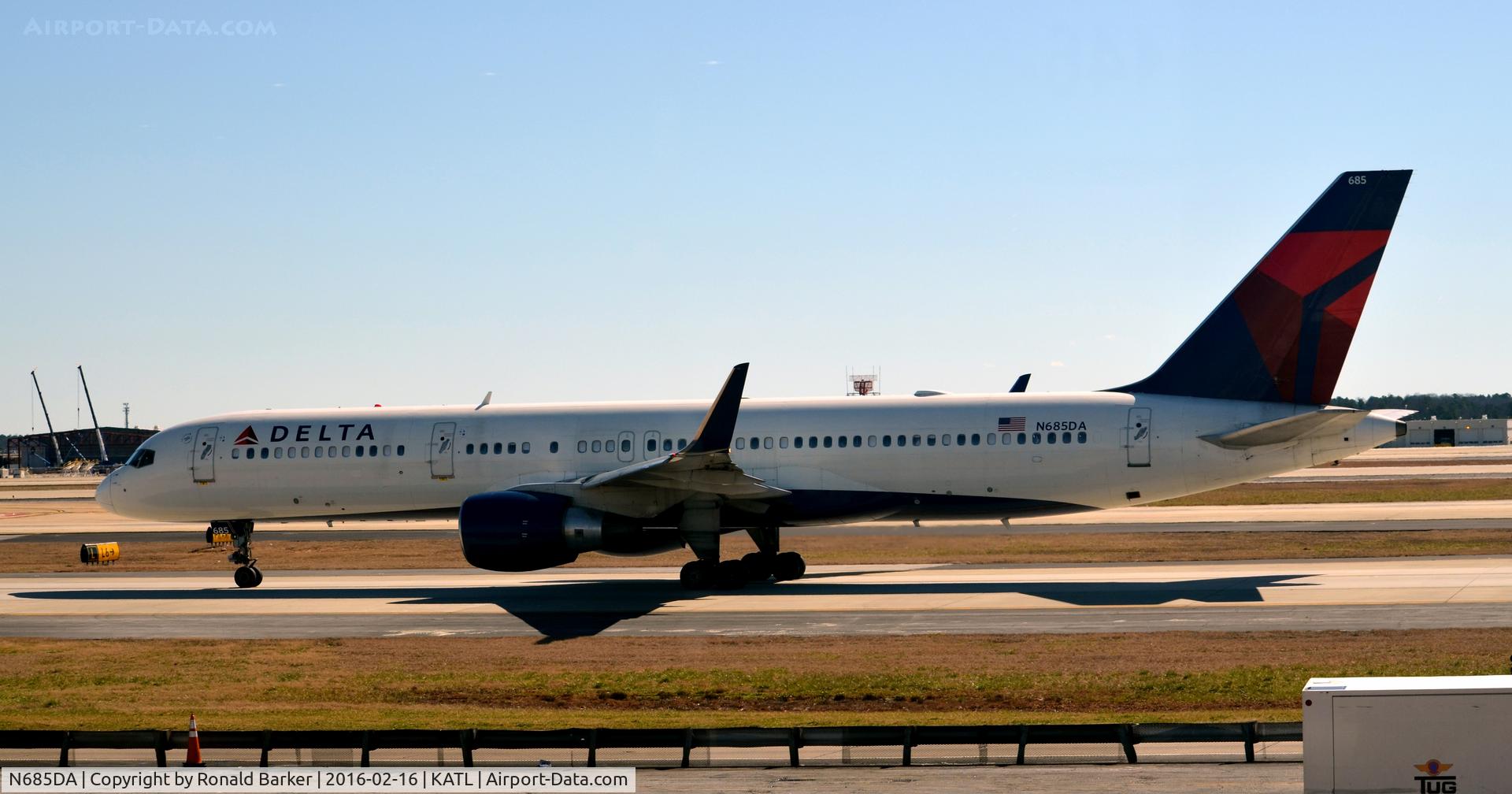 N685DA, 1995 Boeing 757-232 C/N 27588, Taxi Atlanta