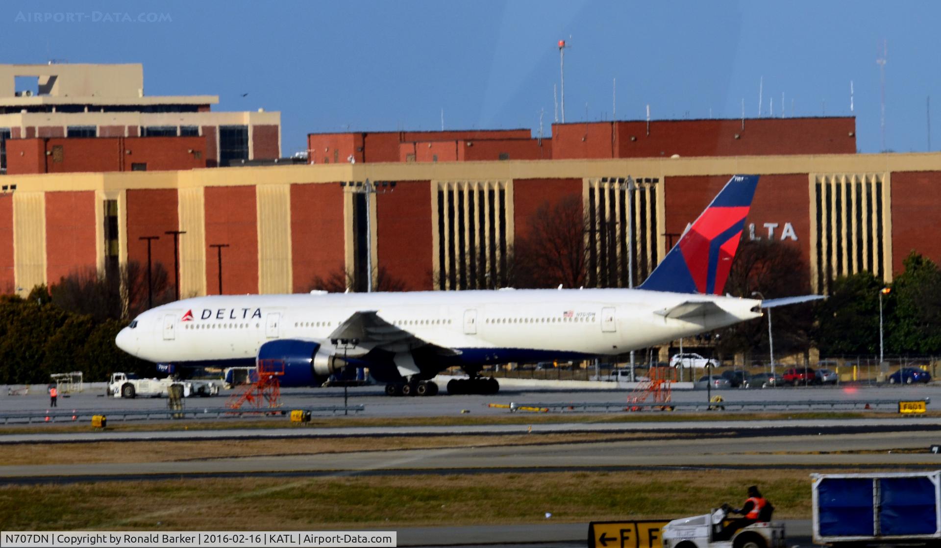 N707DN, 2009 Boeing 777-232/LR C/N 39091, Towed Atlanta