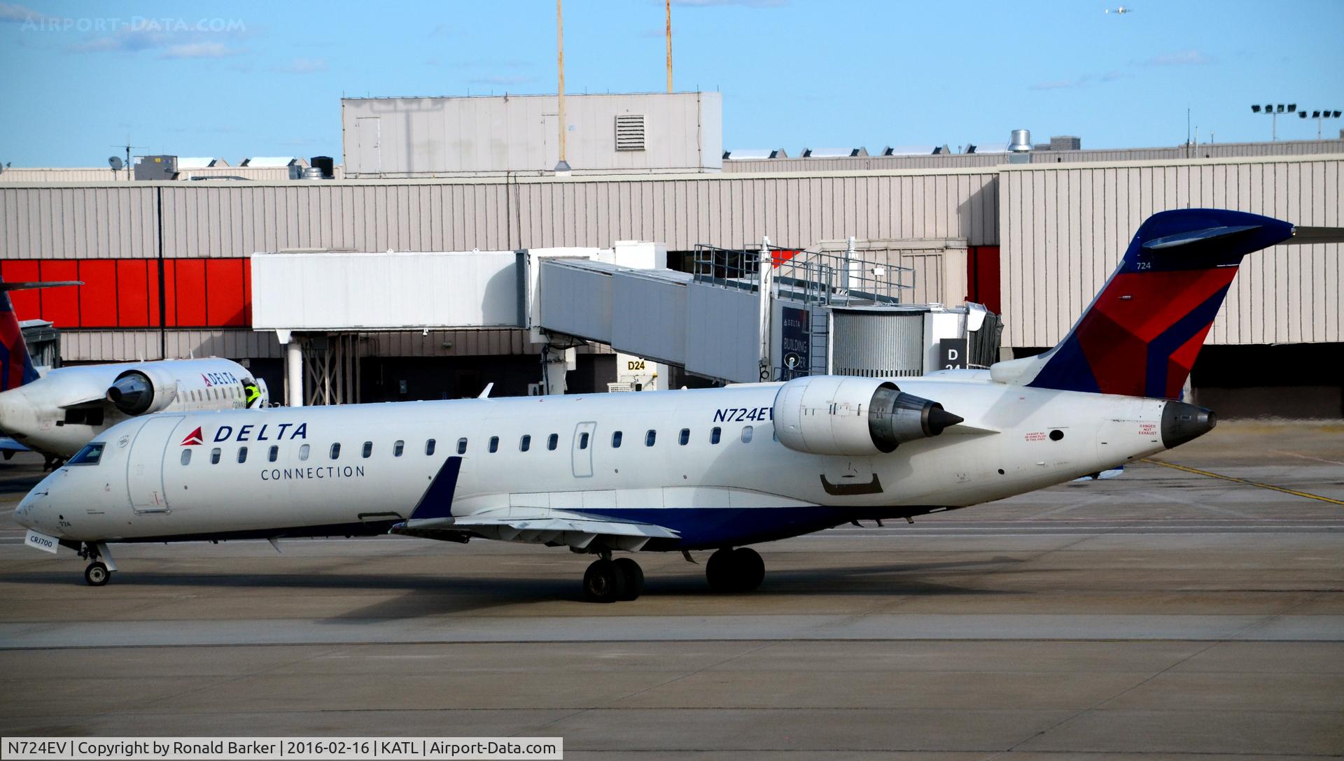 N724EV, 2004 Bombardier CRJ-701 (CL-600-2C10) Regional Jet C/N 10138, Pushback Atlanta